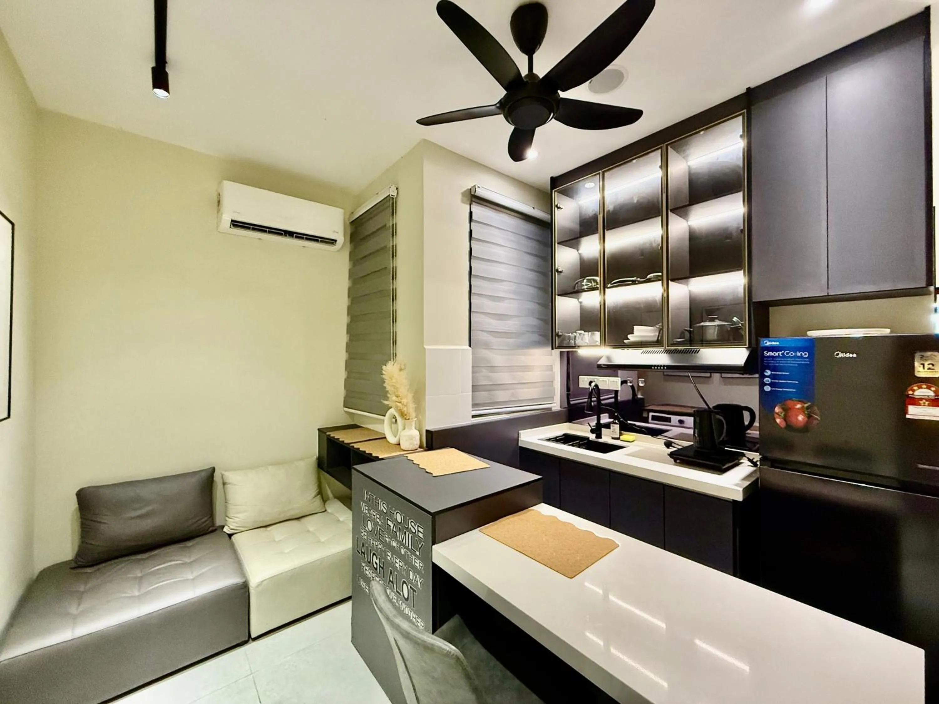 Neu Suites Service Apartment By Moonlight