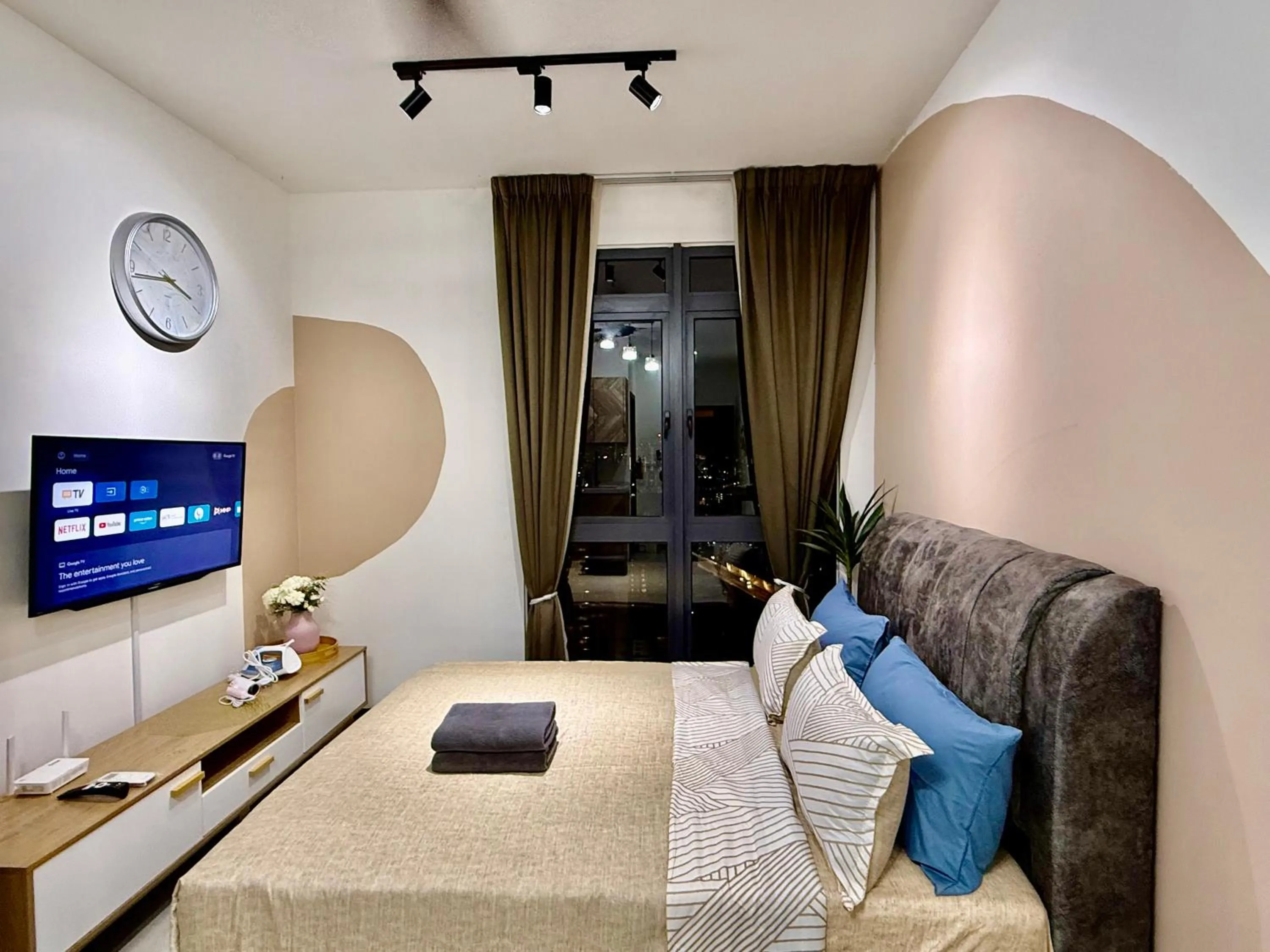 Neu Suites Service Apartment By Moonlight