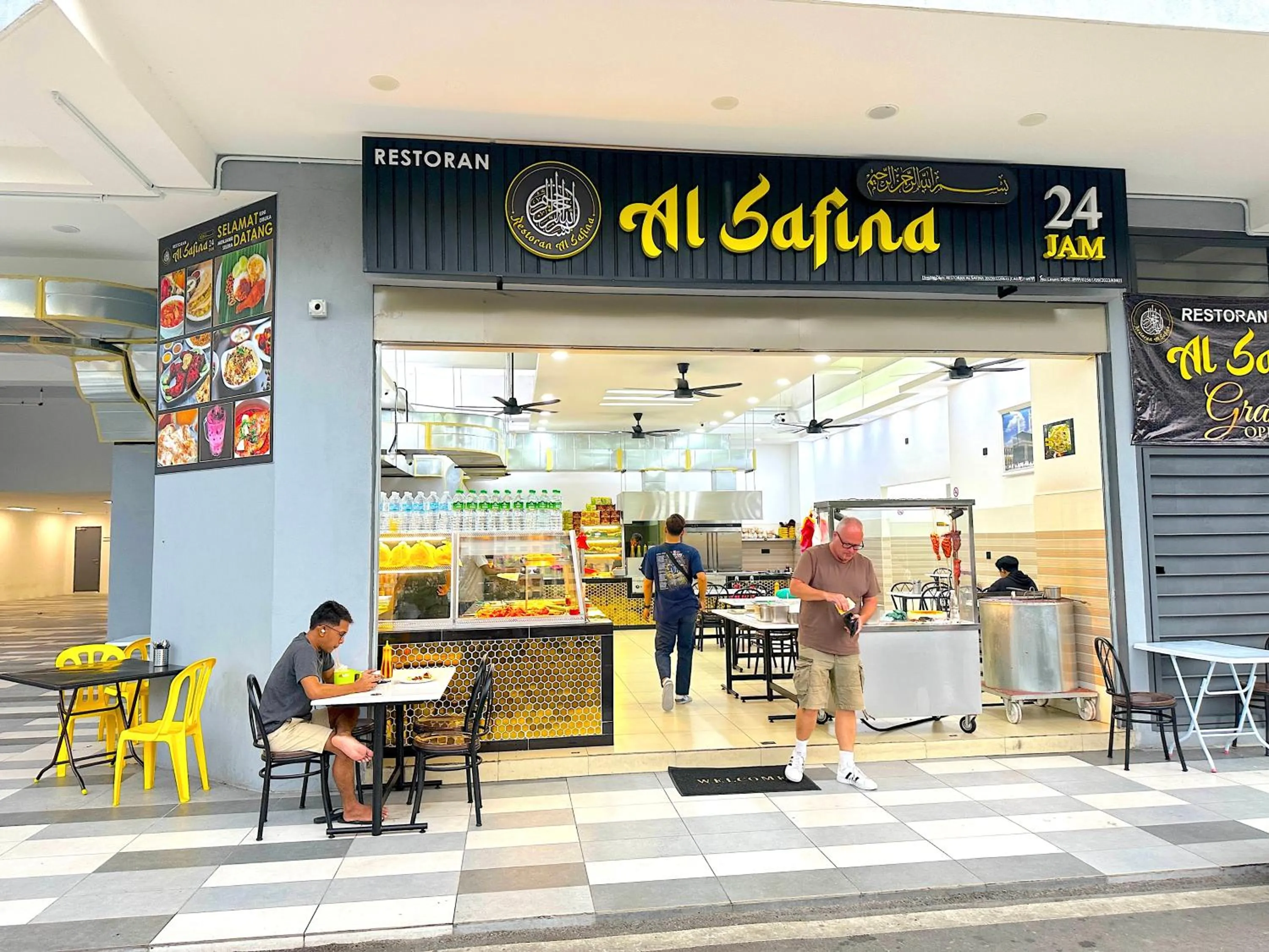 Restaurant/places to eat in Neu Suites Service Apartment By Moonlight