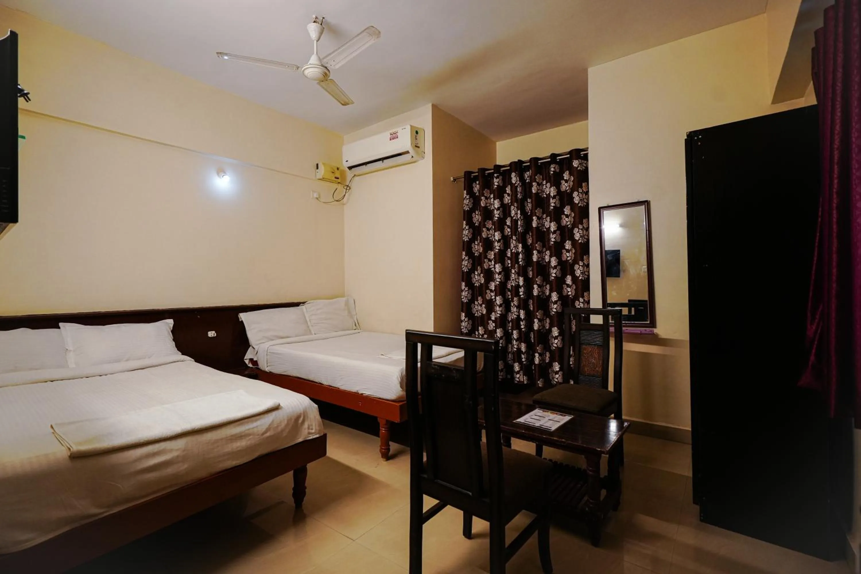 Bed in Hotel Golden Rooms