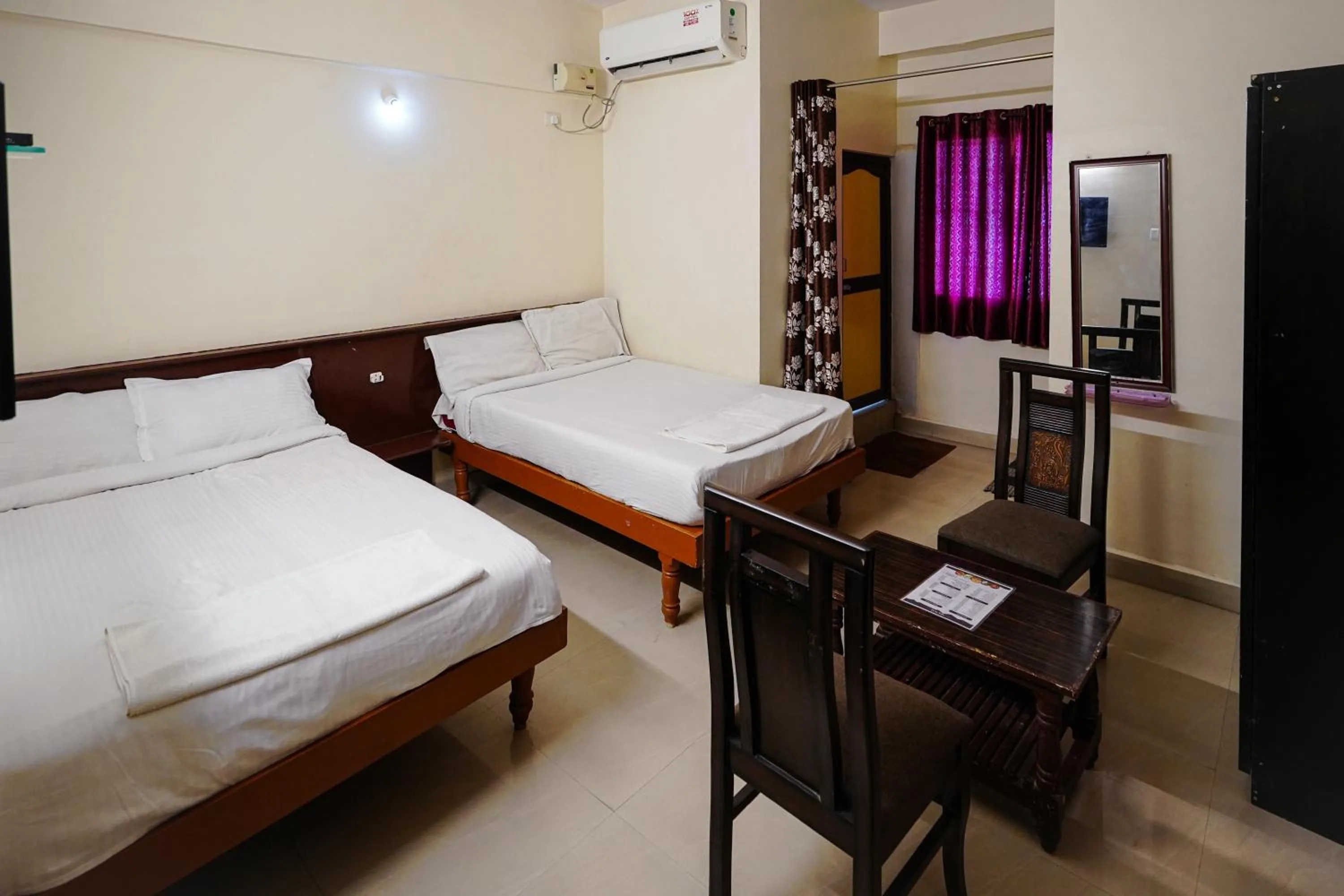 Bed in Hotel Golden Rooms