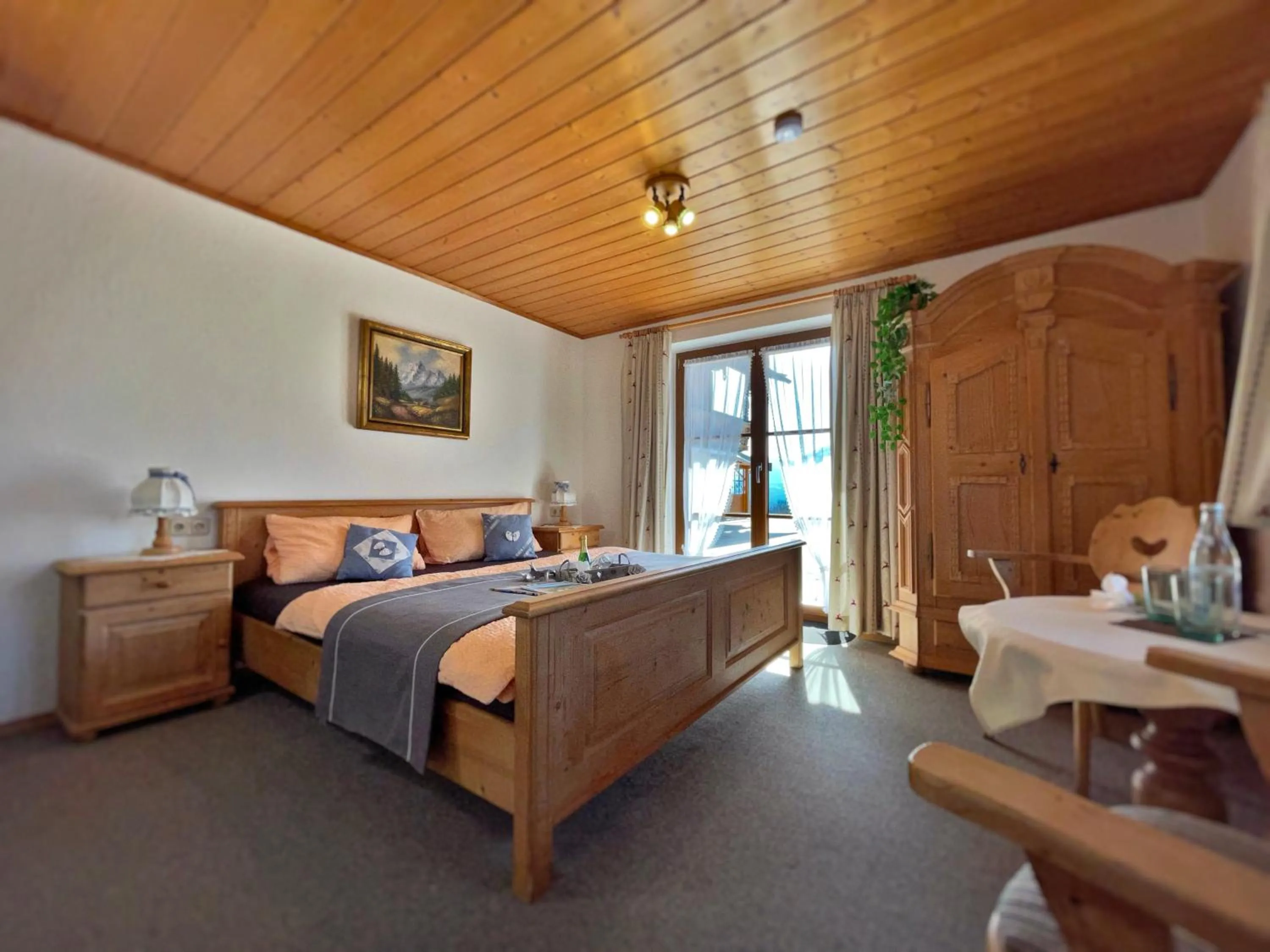 Photo of the whole room, Bed in Pension Loiplstüberl