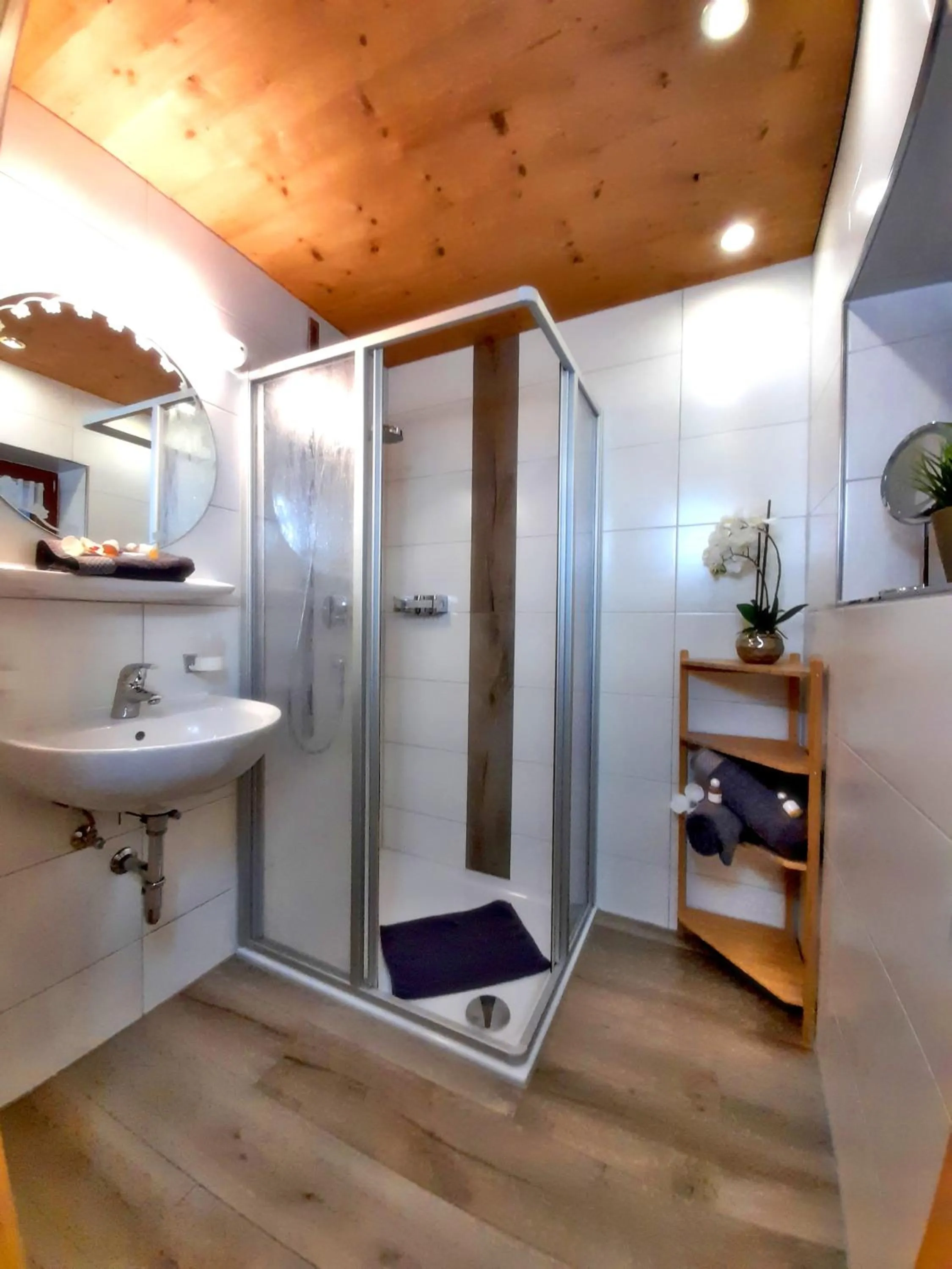 Bathroom in Pension Loiplstüberl