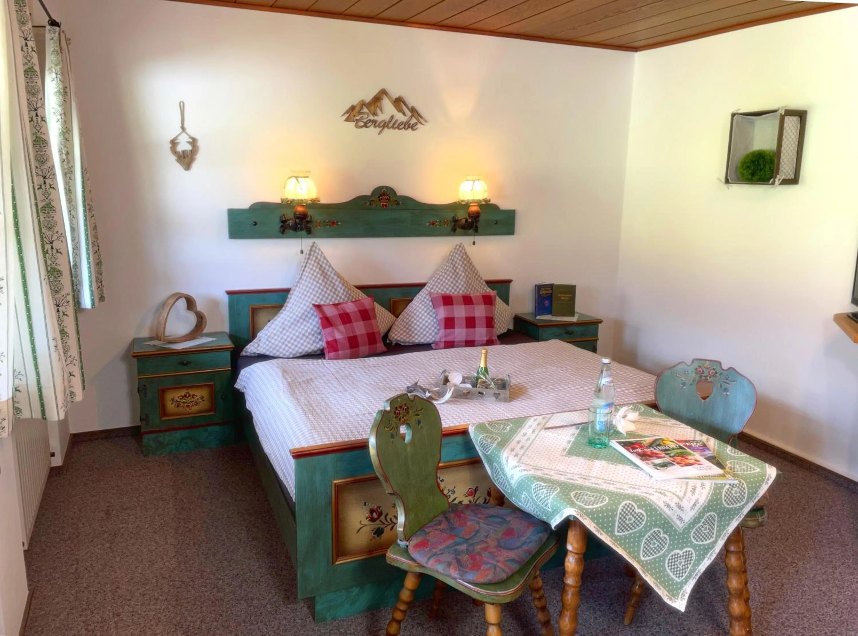 Bed in Pension Loiplstüberl