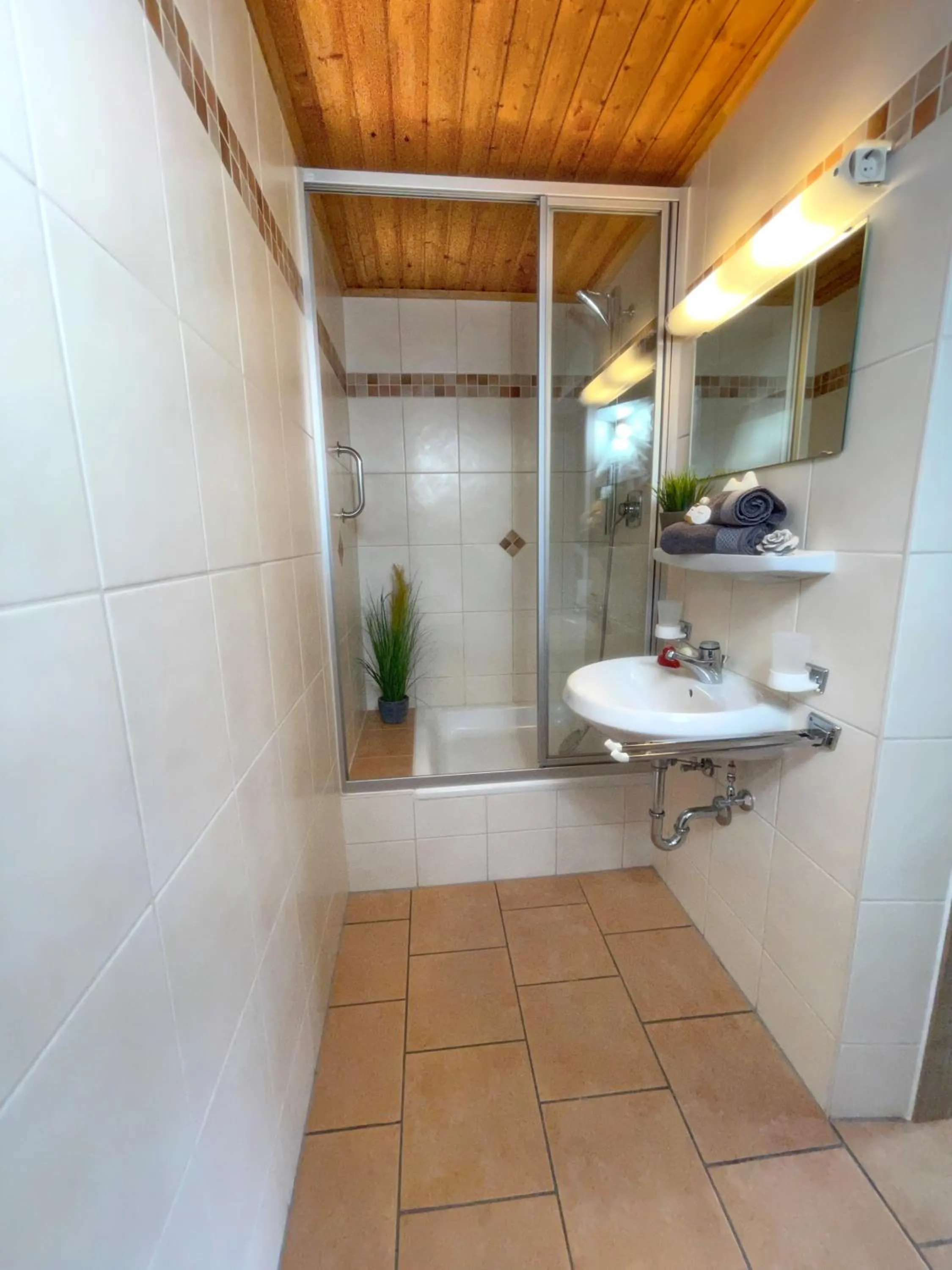 Bathroom in Pension Loiplstüberl