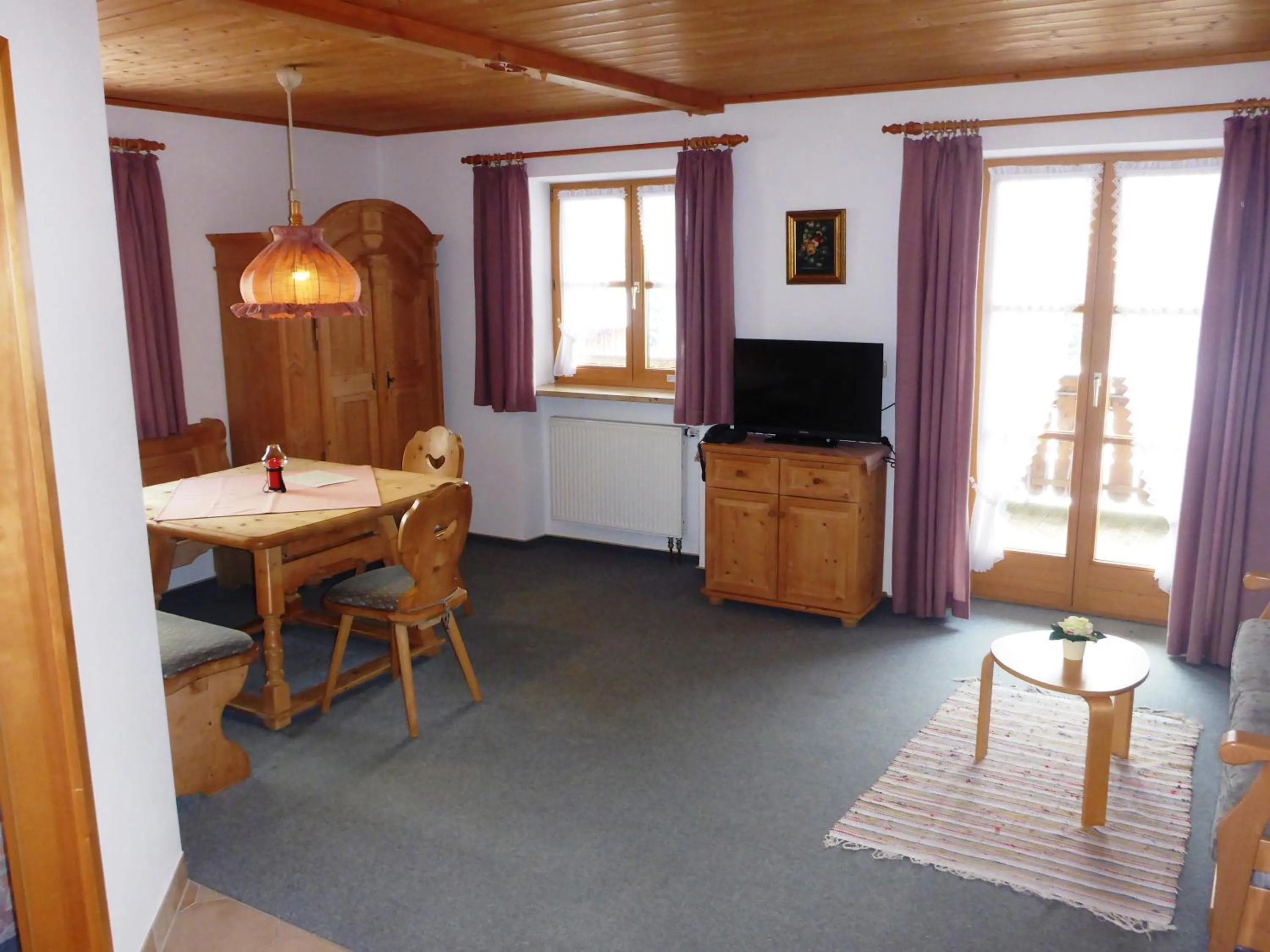 Dining area in Pension Loiplstüberl
