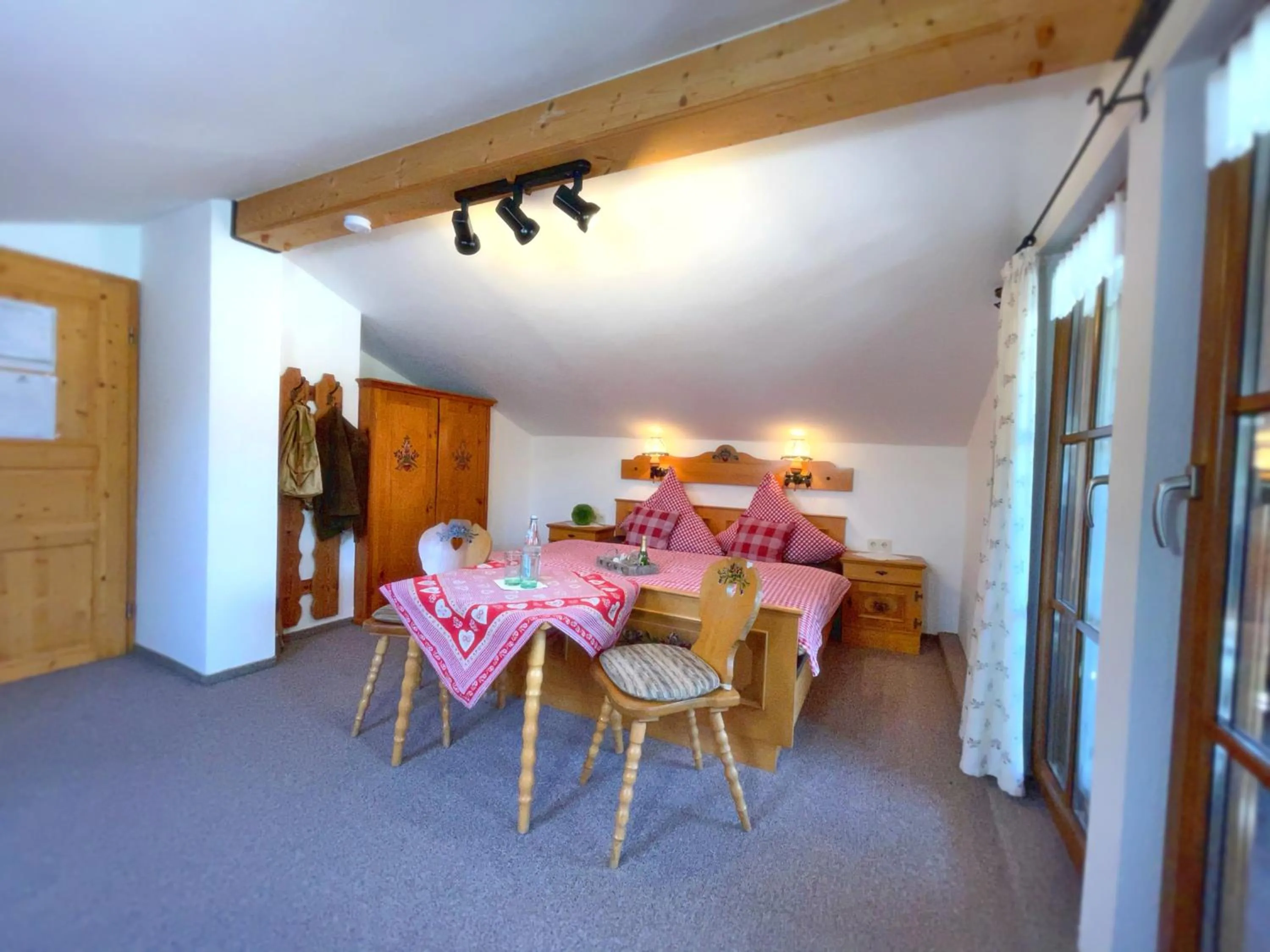 Bedroom in Pension Loiplstüberl