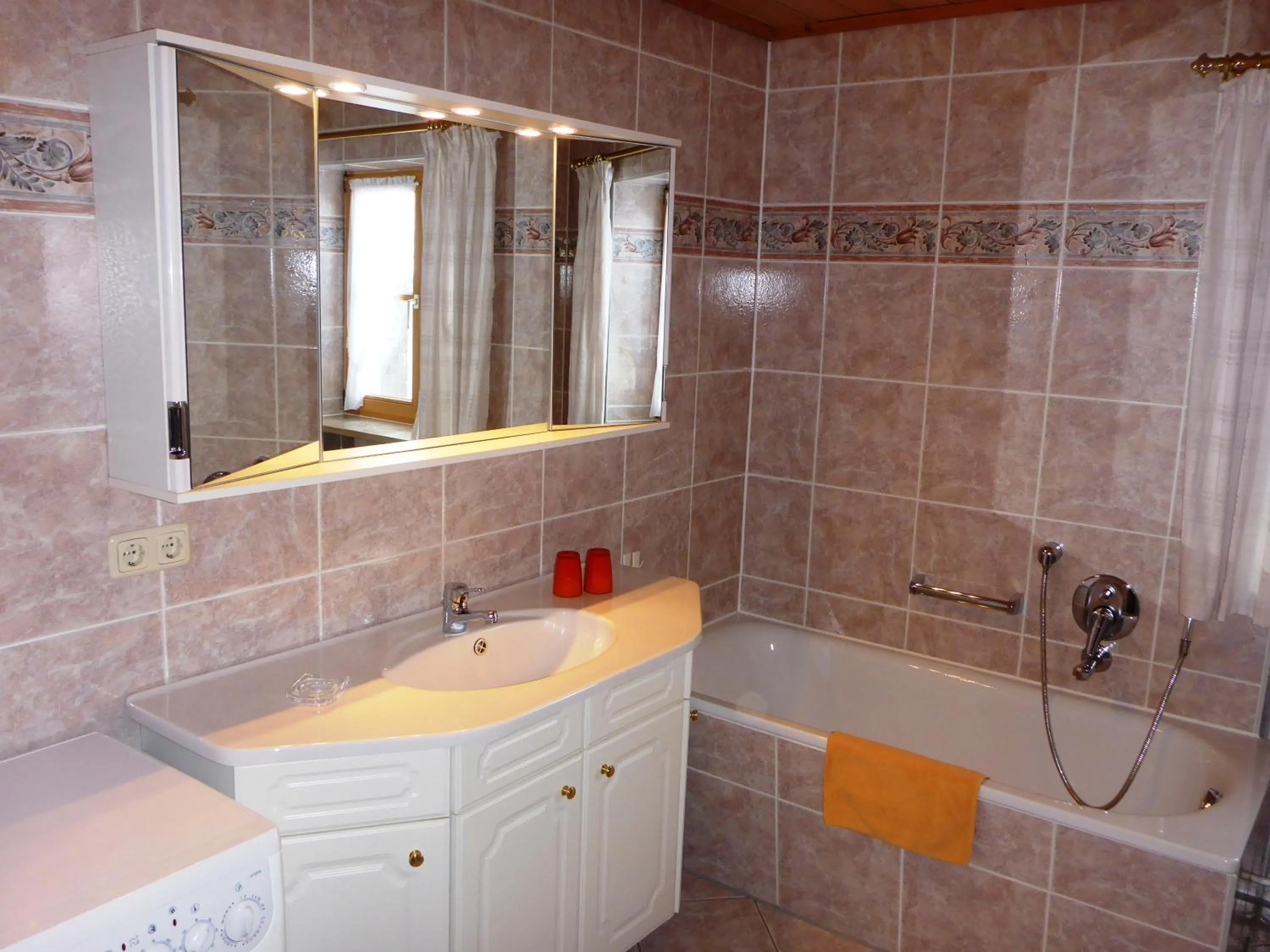 Bathroom in Pension Loiplstüberl