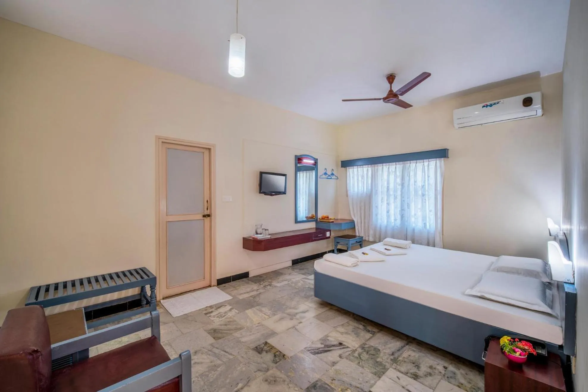 TV and multimedia, Bed in Hotel Sadhabishegam