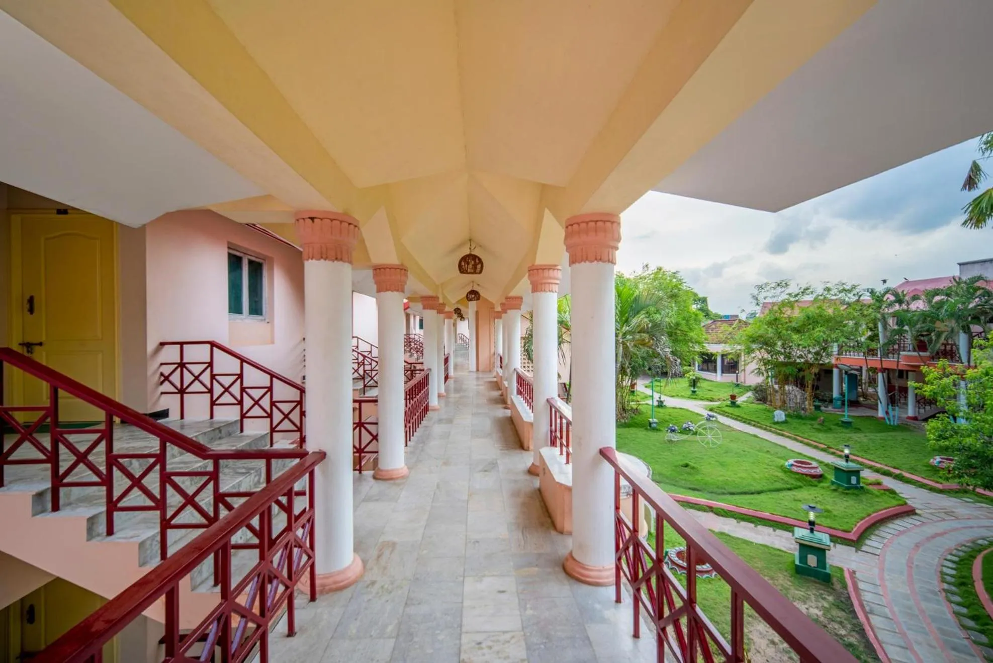 Garden in Hotel Sadhabishegam