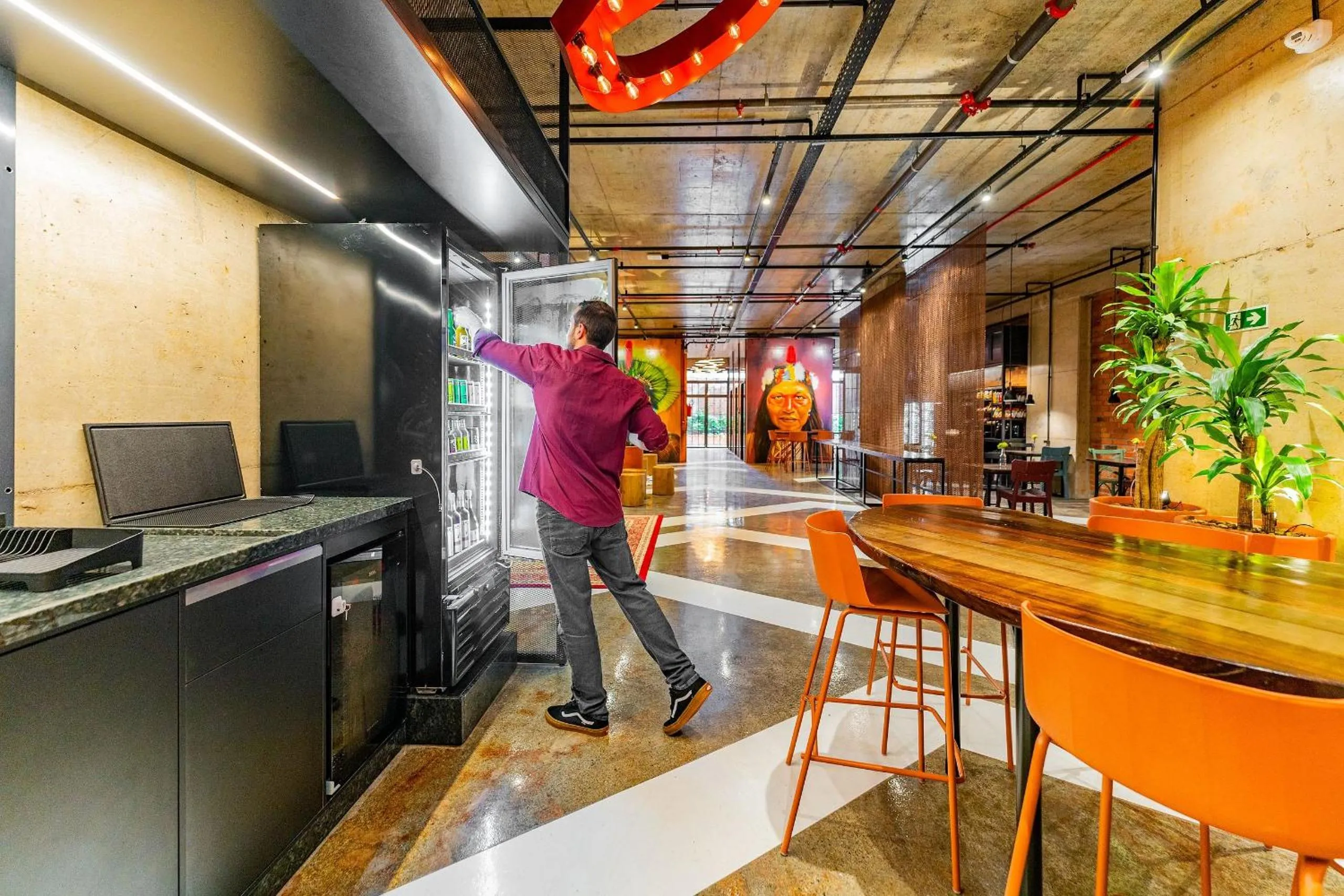 Communal lounge/ TV room in Linked Batel by Xtay - Experiencia moderna a passos do Hard Rock