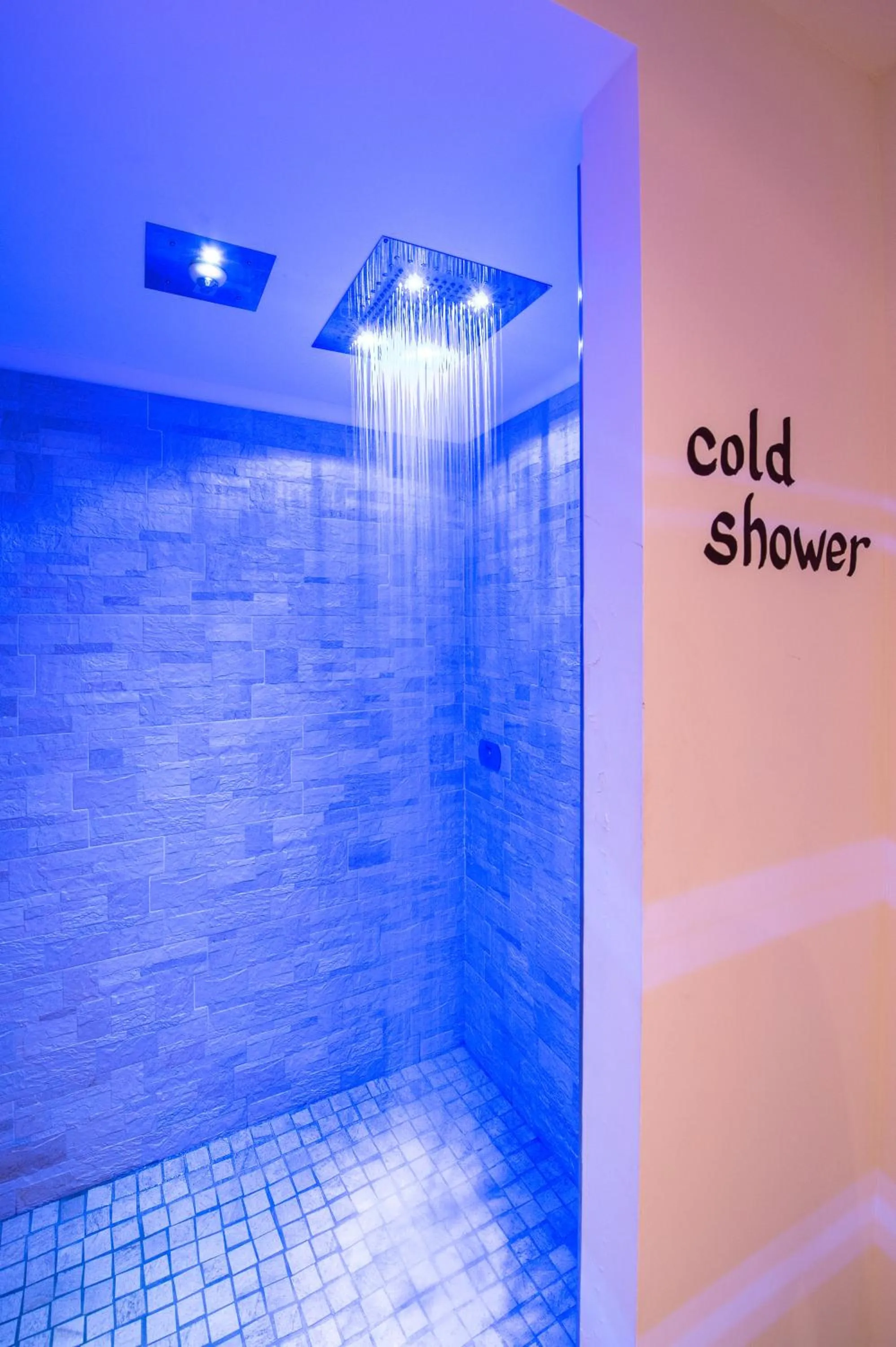 Shower in Golden Park Resort