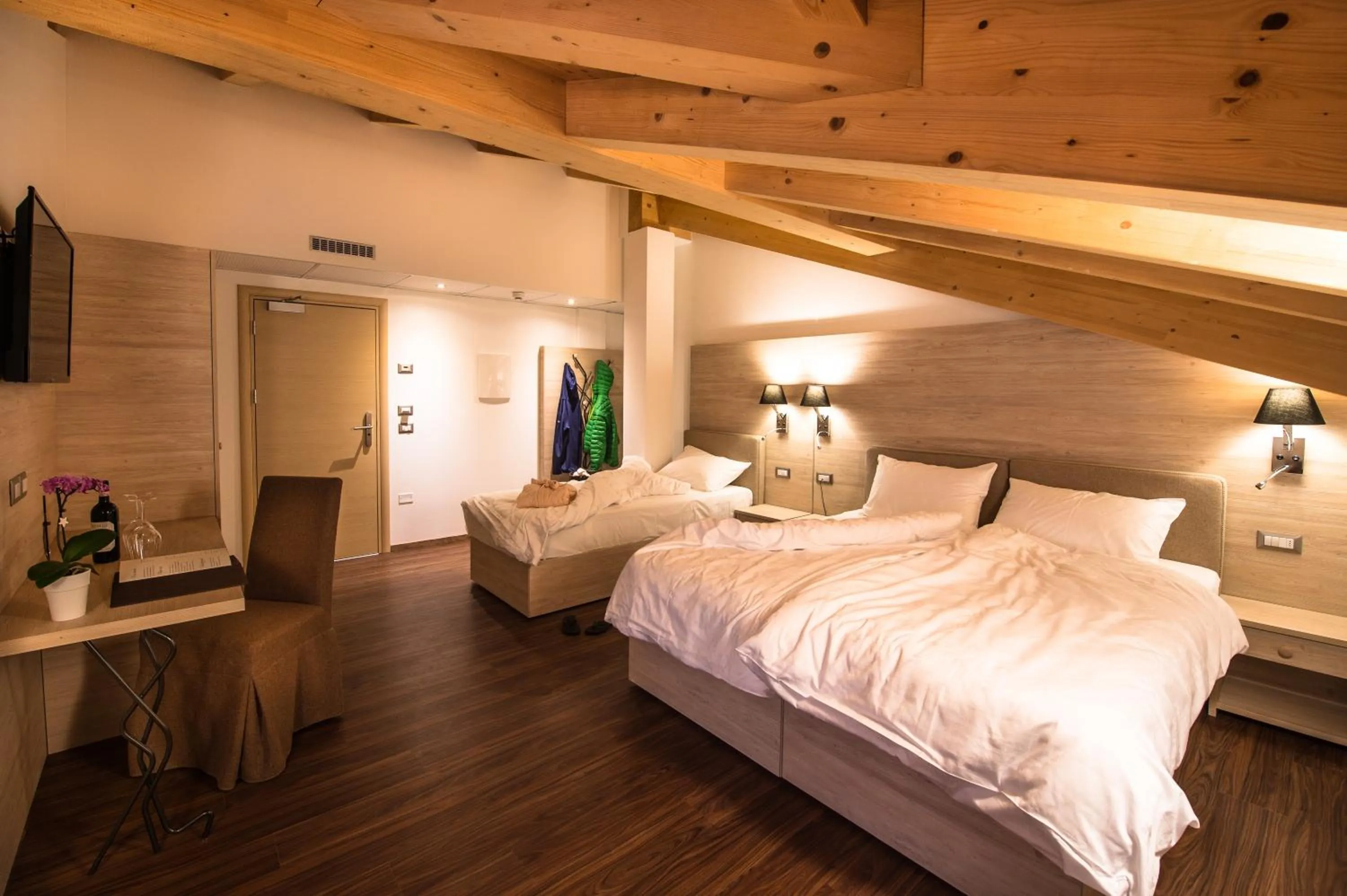 Photo of the whole room, Bed in Golden Park Resort