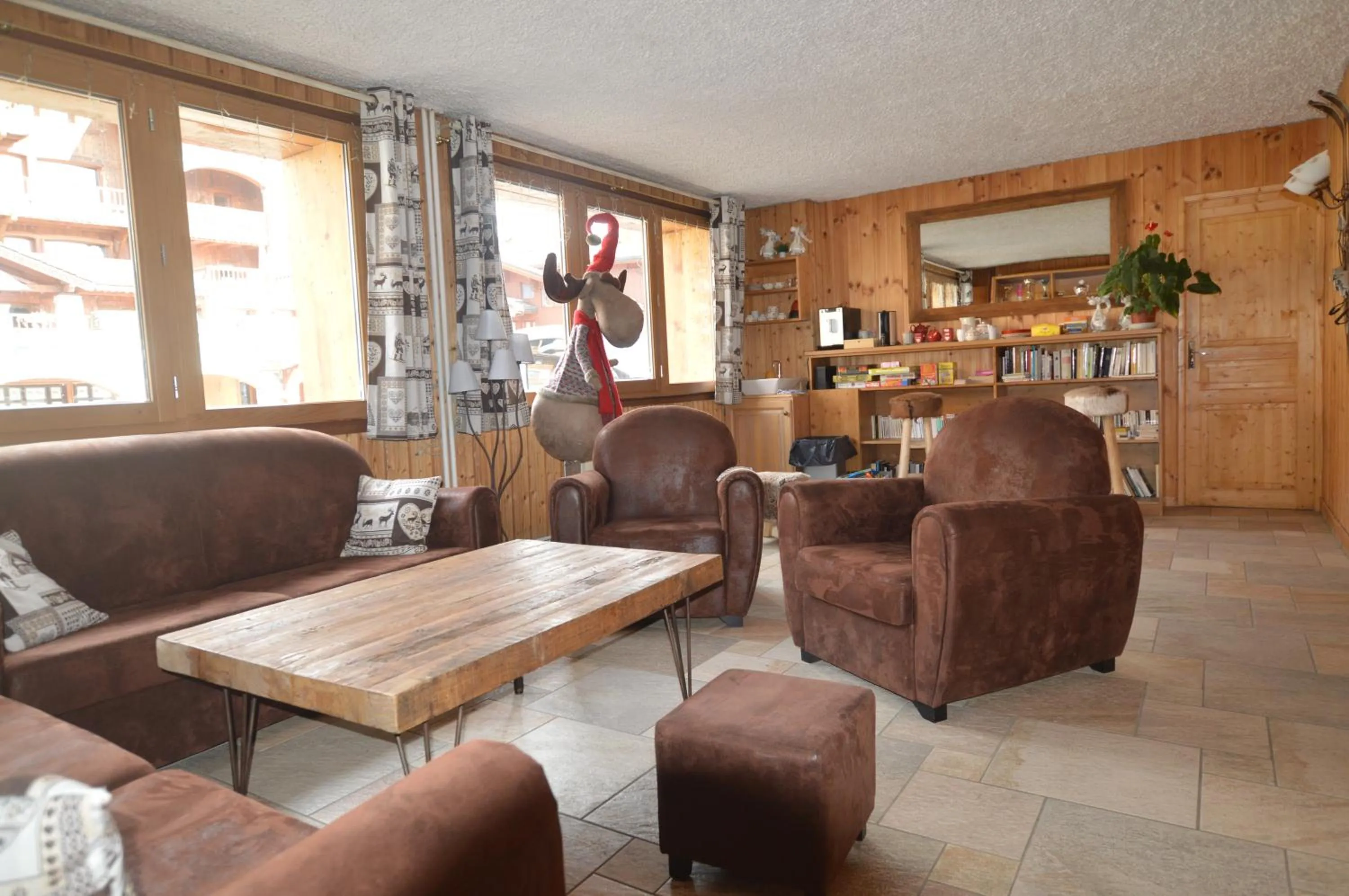 Communal lounge/ TV room in Résidence Le Tyrol