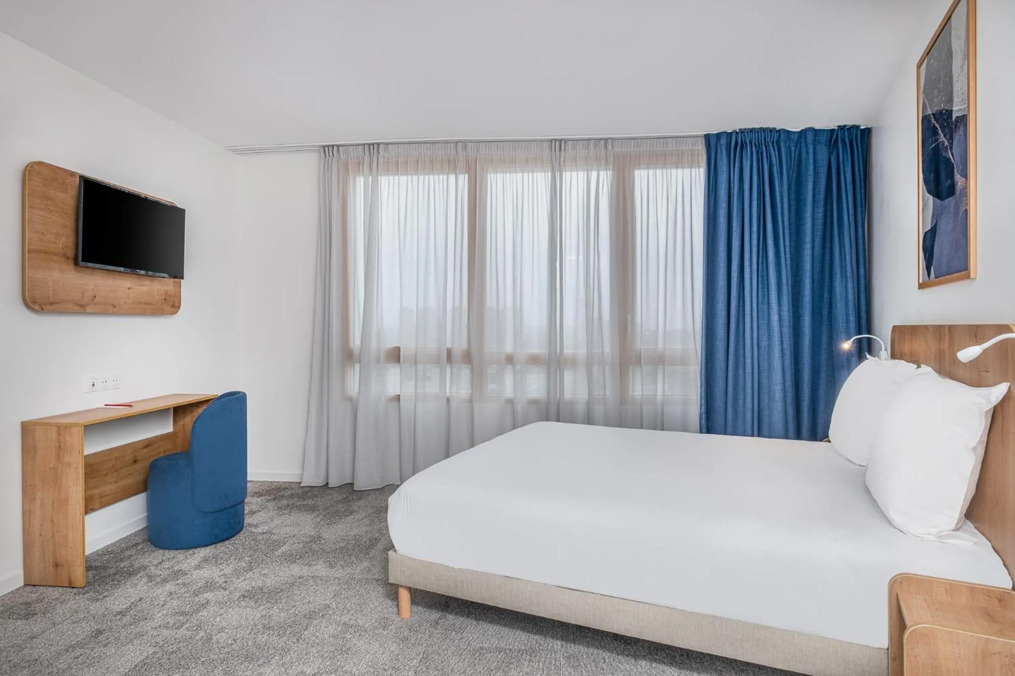 Photo of the whole room, Bed in The Originals Résidence Paris Sud Villejuif