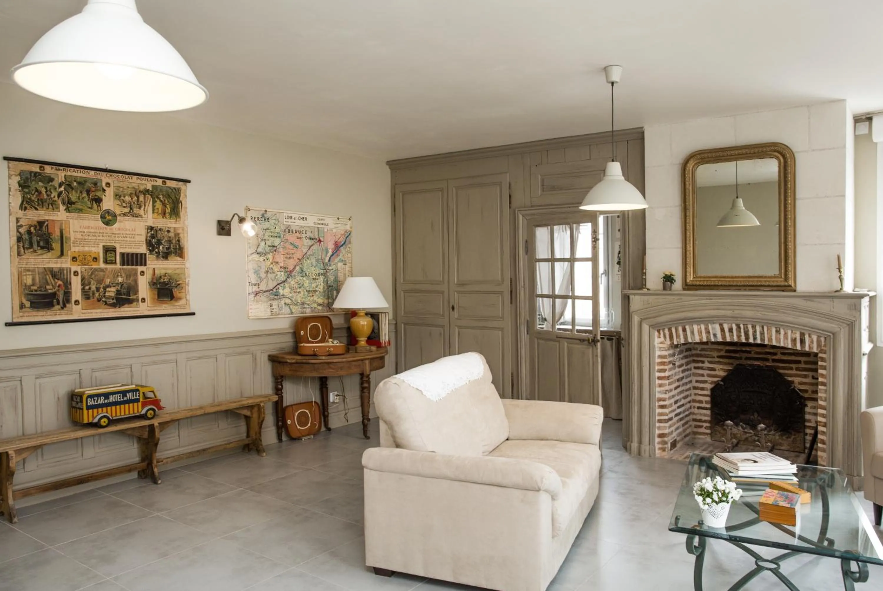 Communal lounge/ TV room in La Maison du Carroir