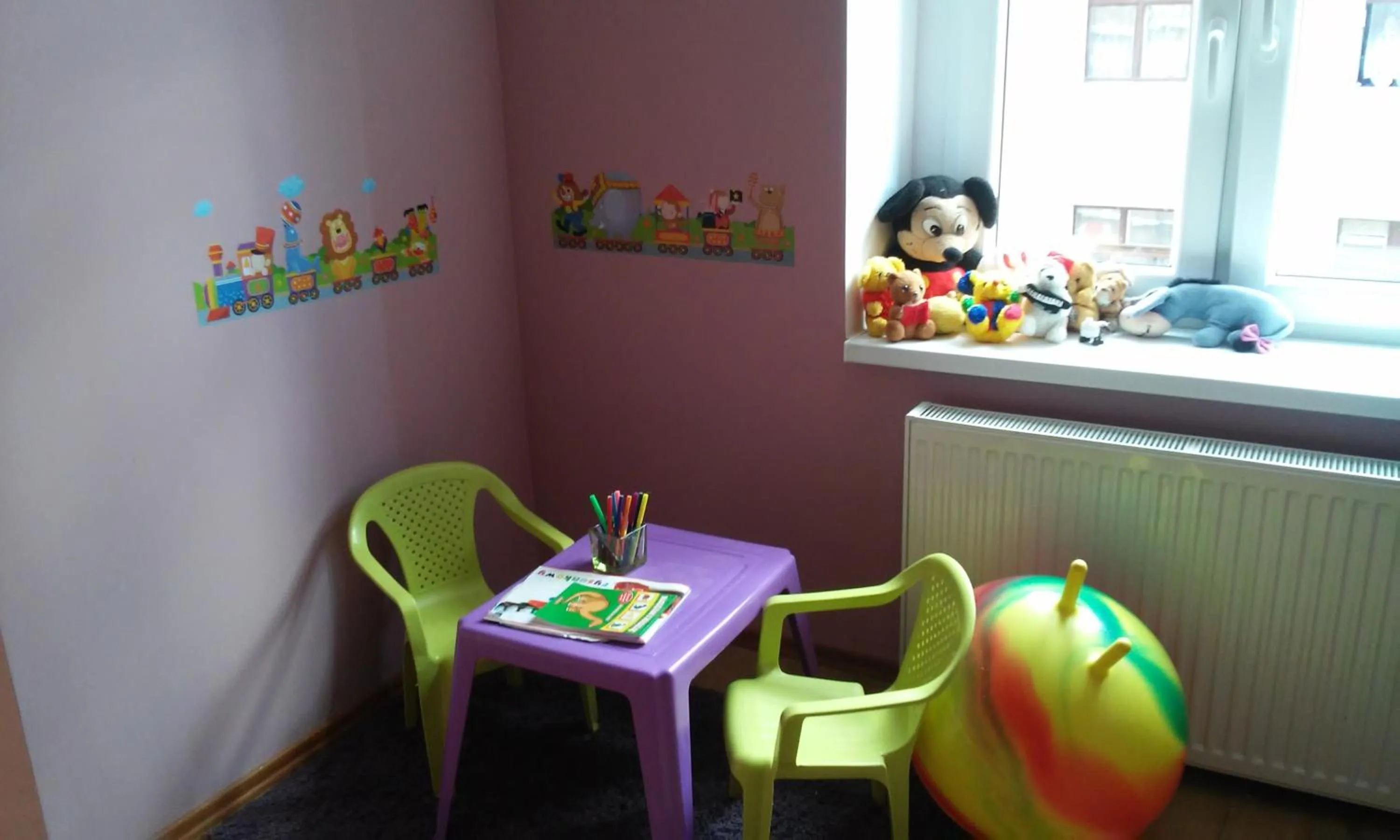 Communal lounge/ TV room in Hostel Imbir