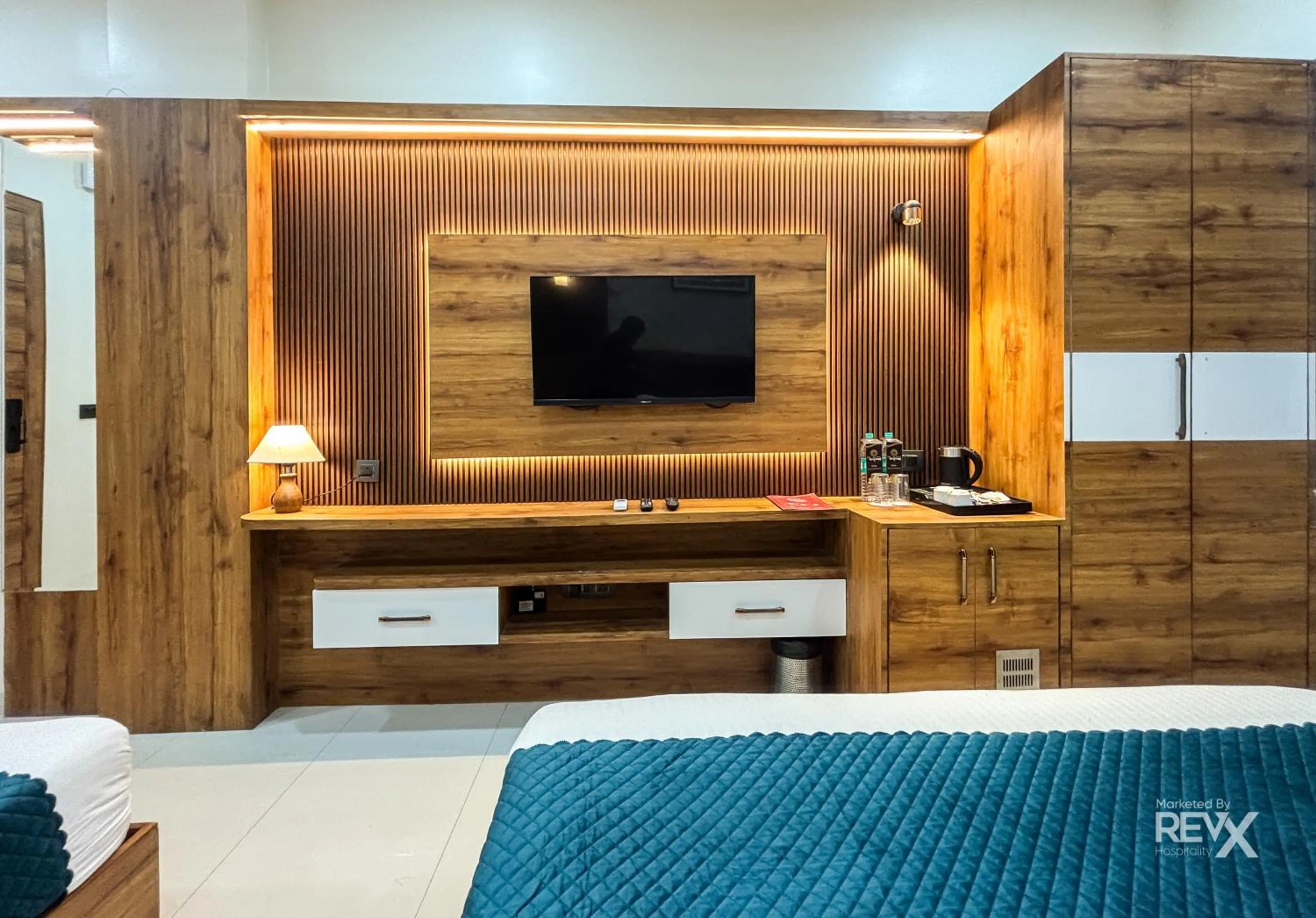 TV and multimedia in Hotel Brij Vas