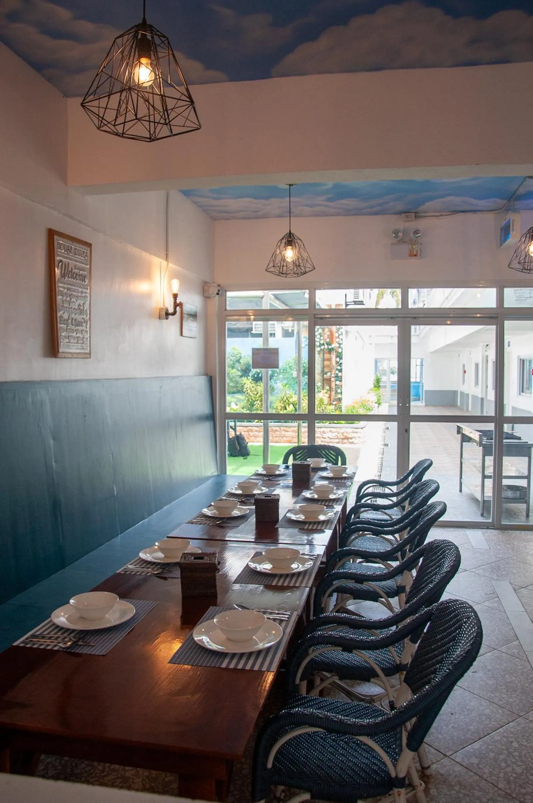 Restaurant/places to eat in Bolabog Beach Resort