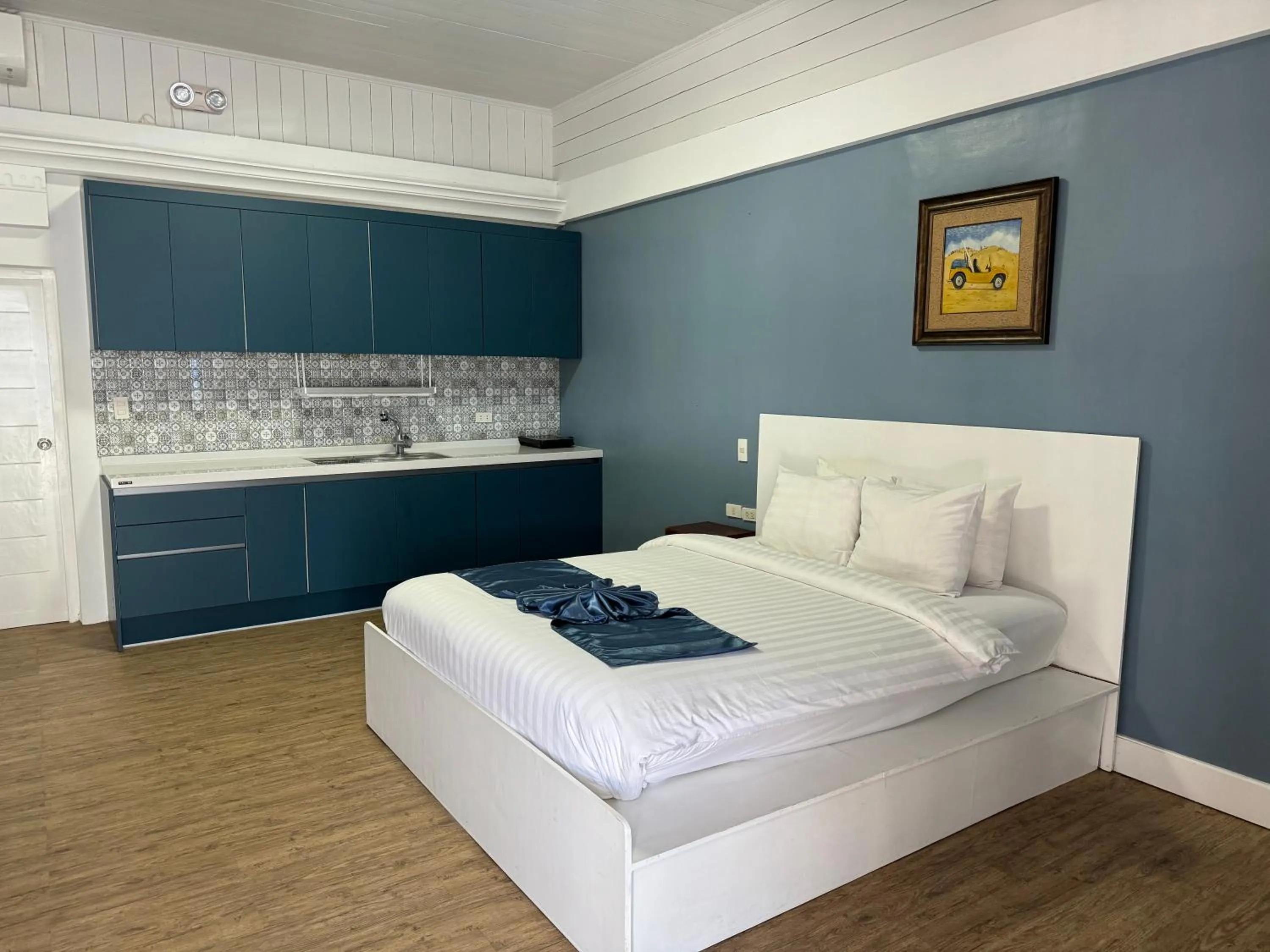 Bed in Bolabog Beach Resort