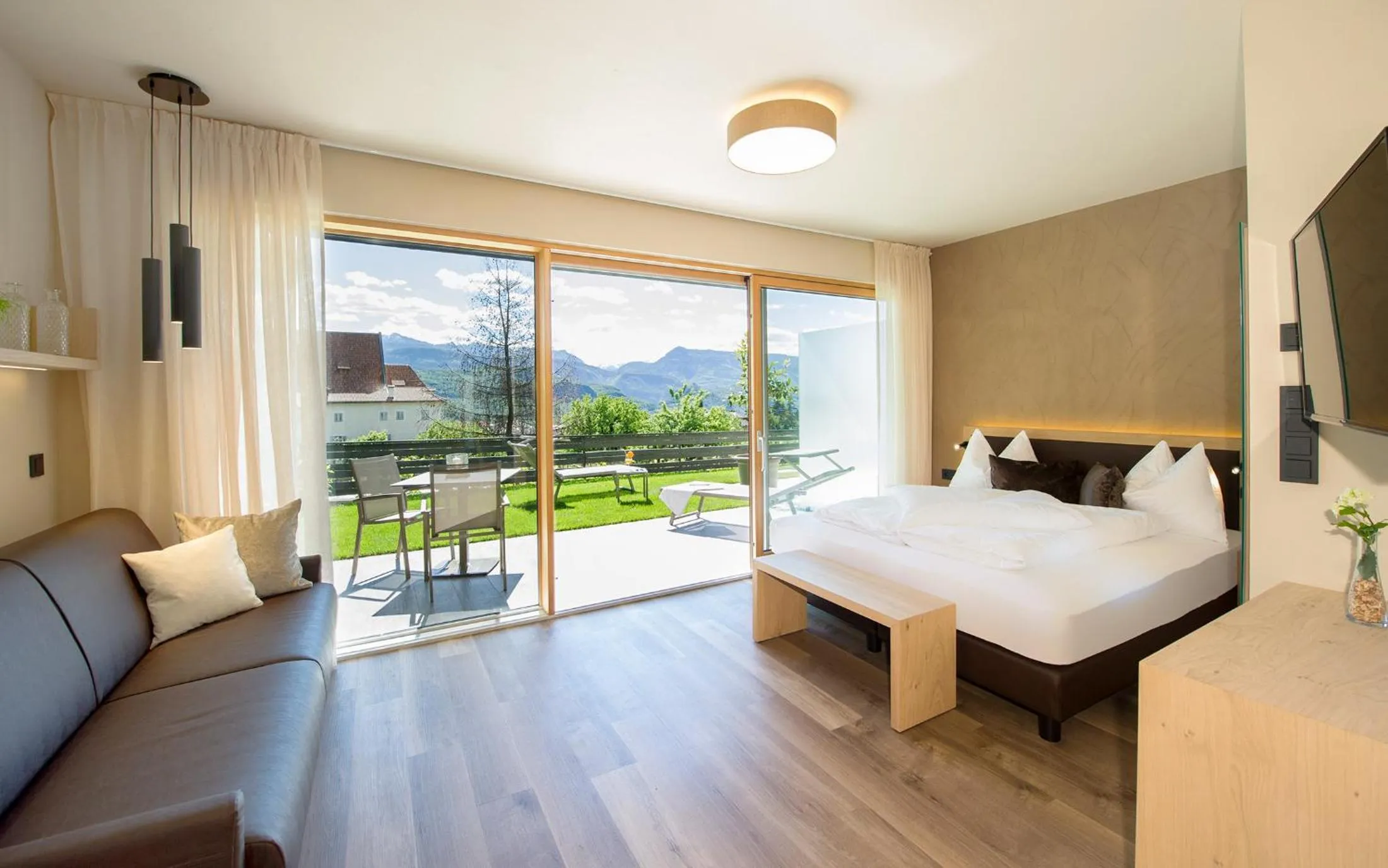 Bed in Haus Gregori Modern & Central Stay in Vineyard with Rooftop & Served Breakfast