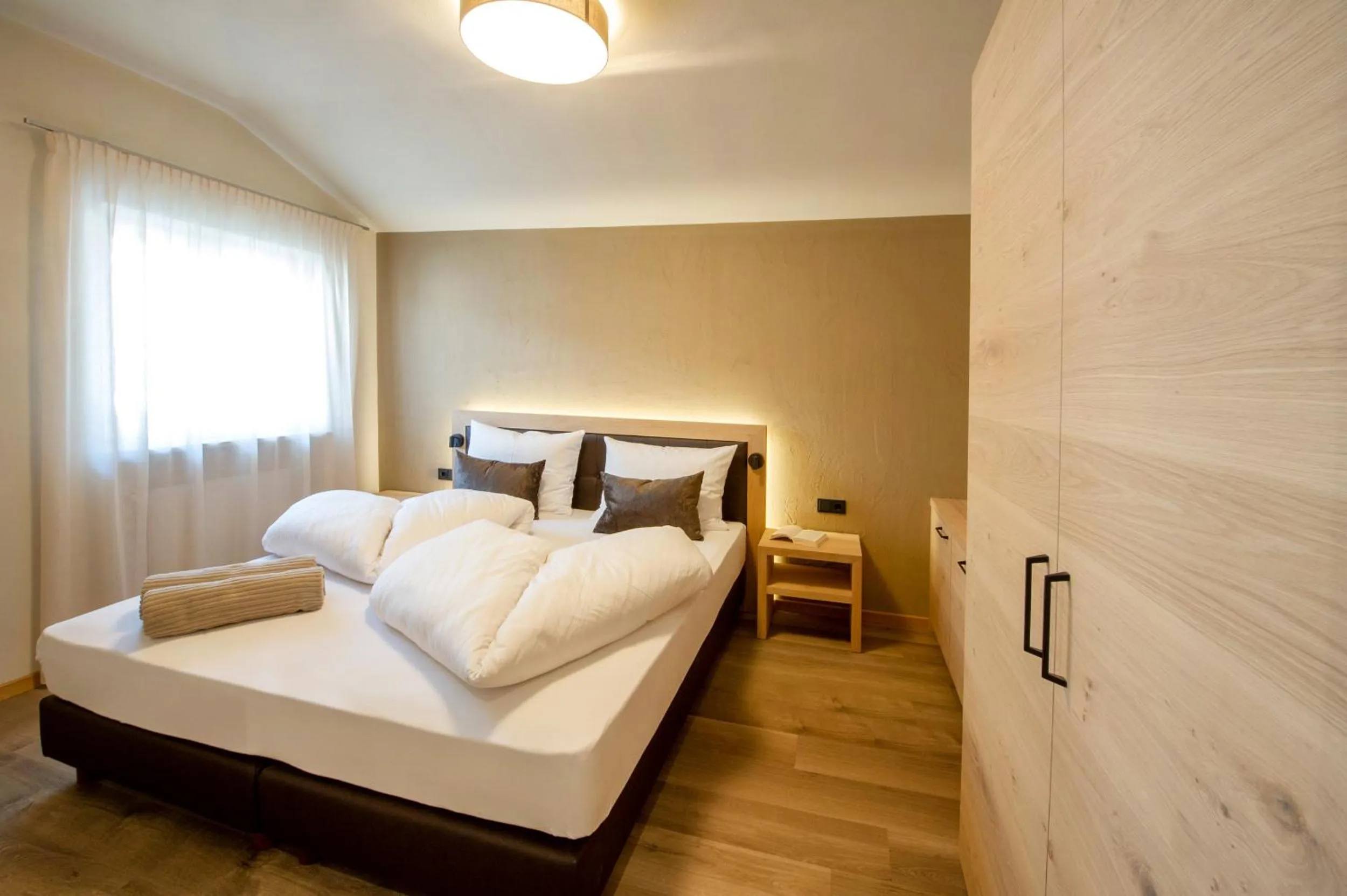 Bed in Haus Gregori Modern & Central Stay in Vineyard with Rooftop & Served Breakfast