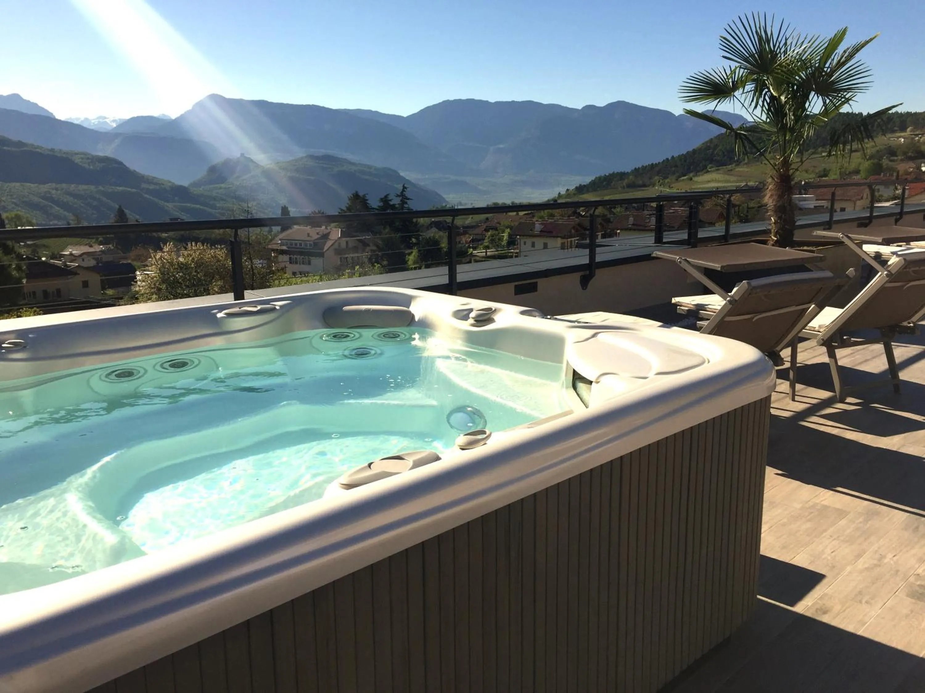 Hot Tub in Haus Gregori Modern & Central Stay in Vineyard with Rooftop & Served Breakfast