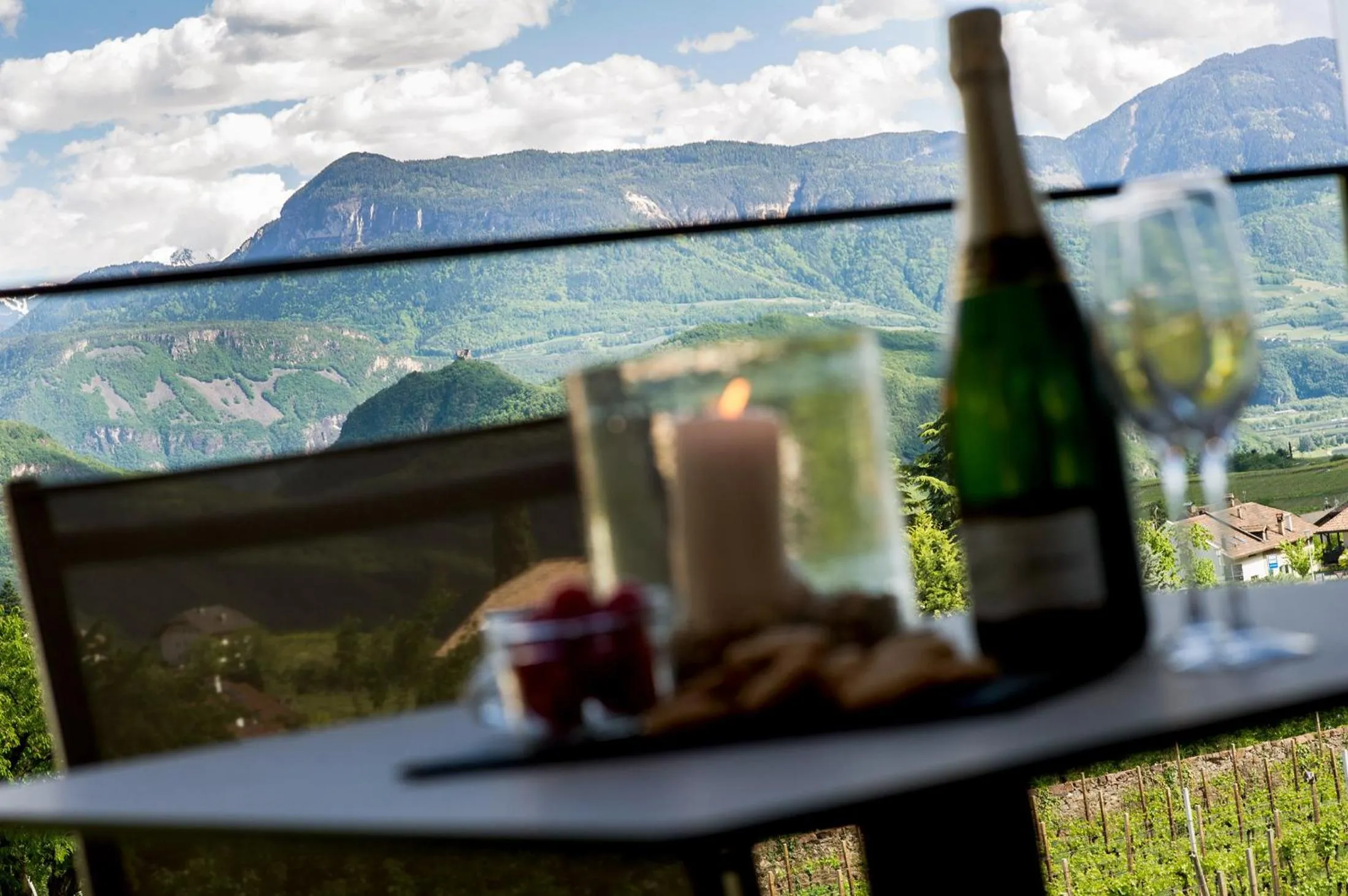 Haus Gregori Modern & Central Stay in Vineyard with Rooftop & Served Breakfast