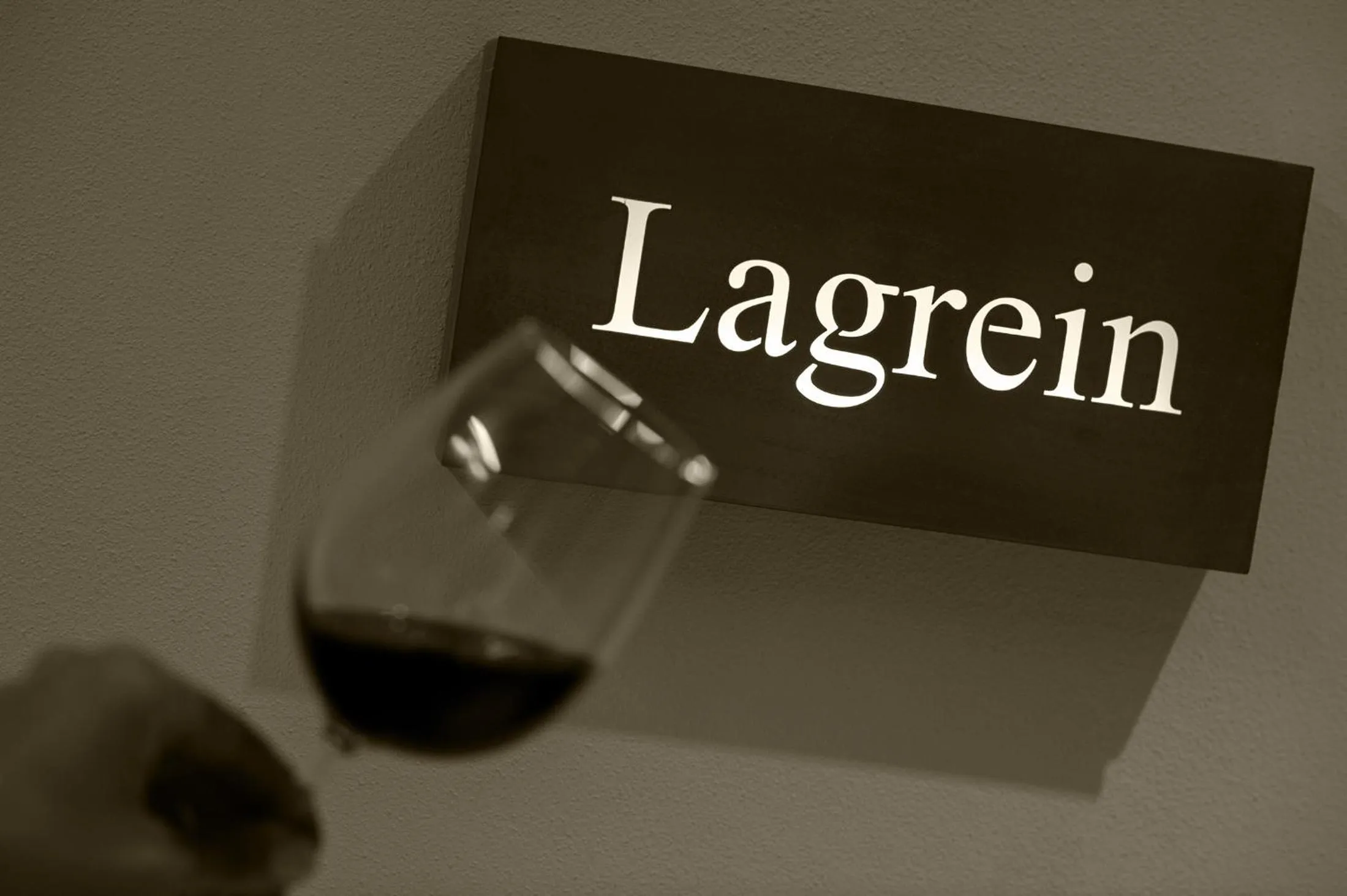 Haus Gregori Modern & Central Stay in Vineyard with Rooftop & Served Breakfast