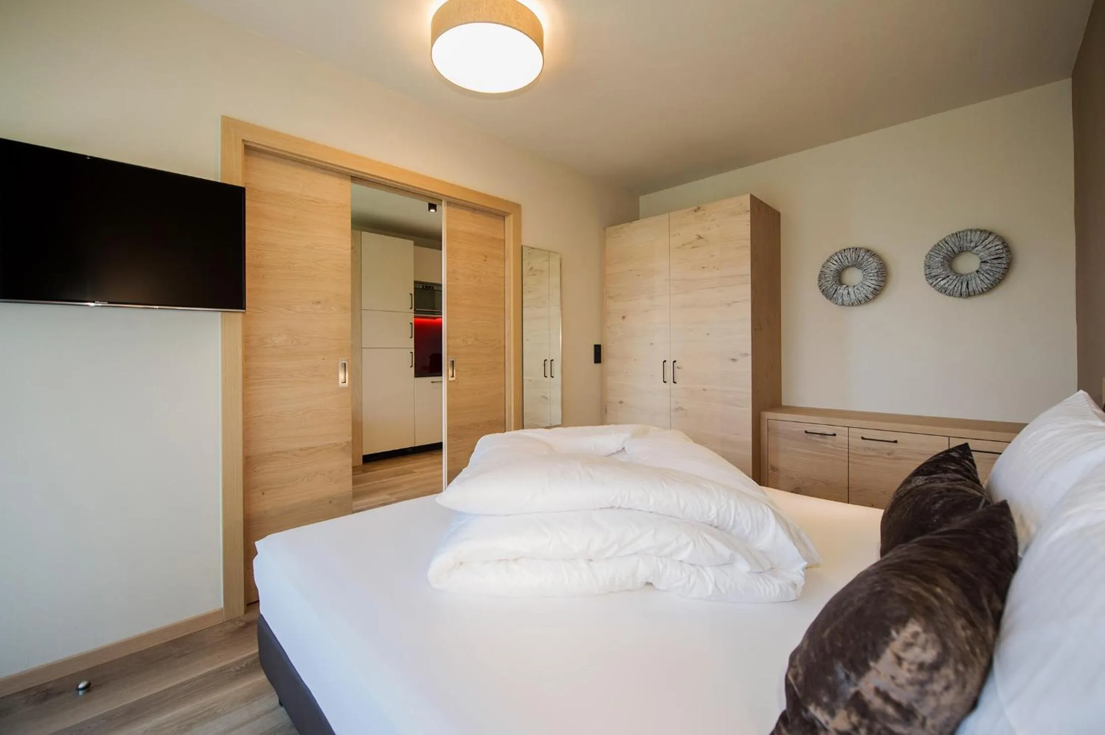 Bed in Haus Gregori Modern & Central Stay in Vineyard with Rooftop & Served Breakfast