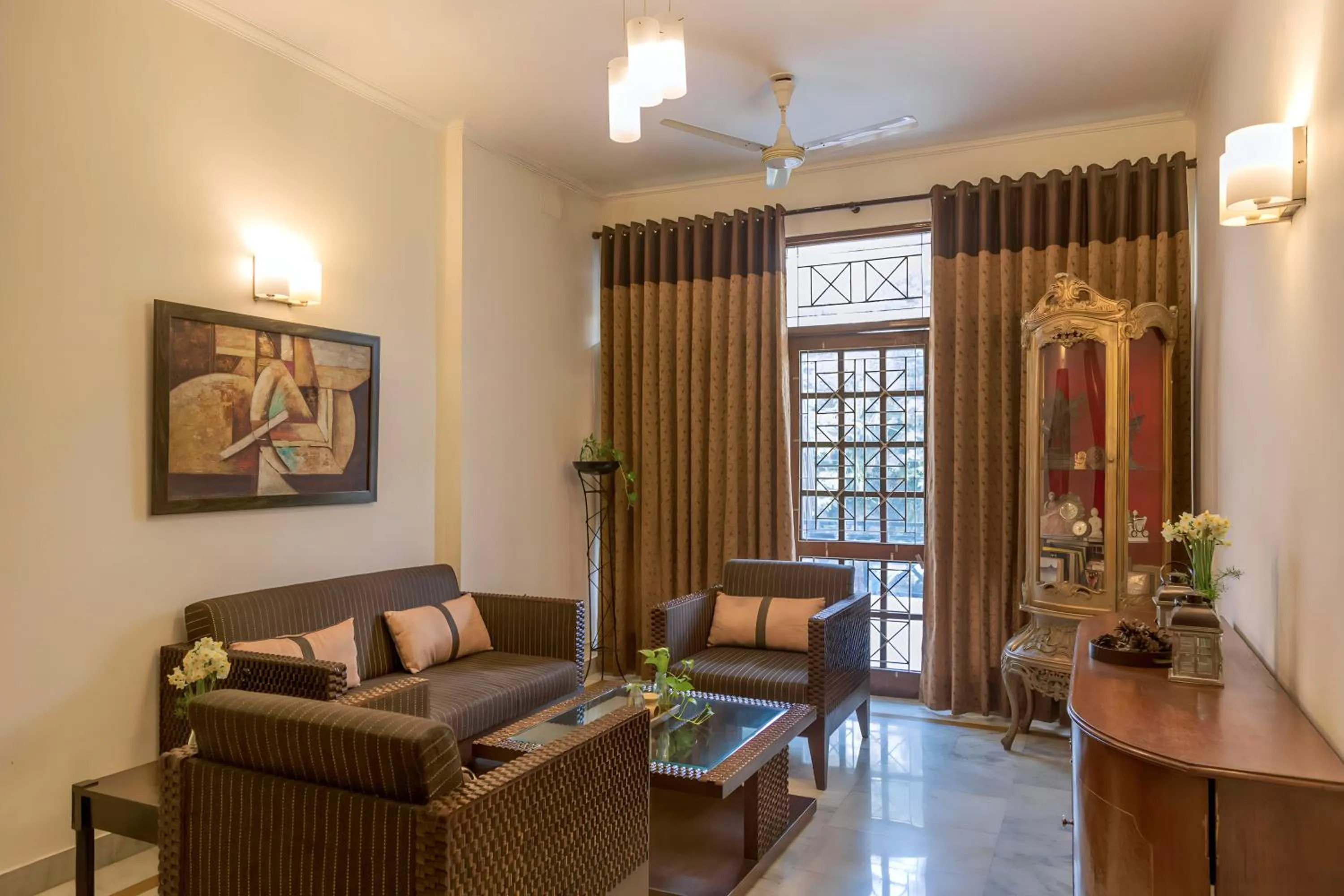 Communal lounge/ TV room in Woodpecker Apartments Hauz khas
