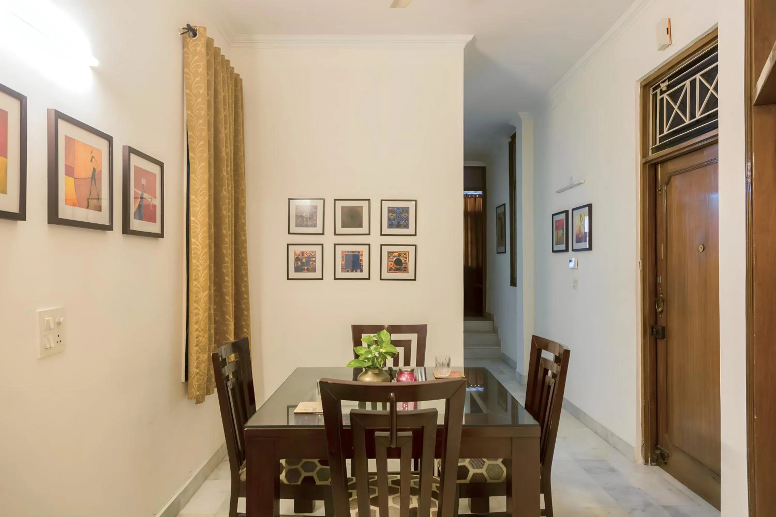 Communal lounge/ TV room in Woodpecker Apartments Hauz khas