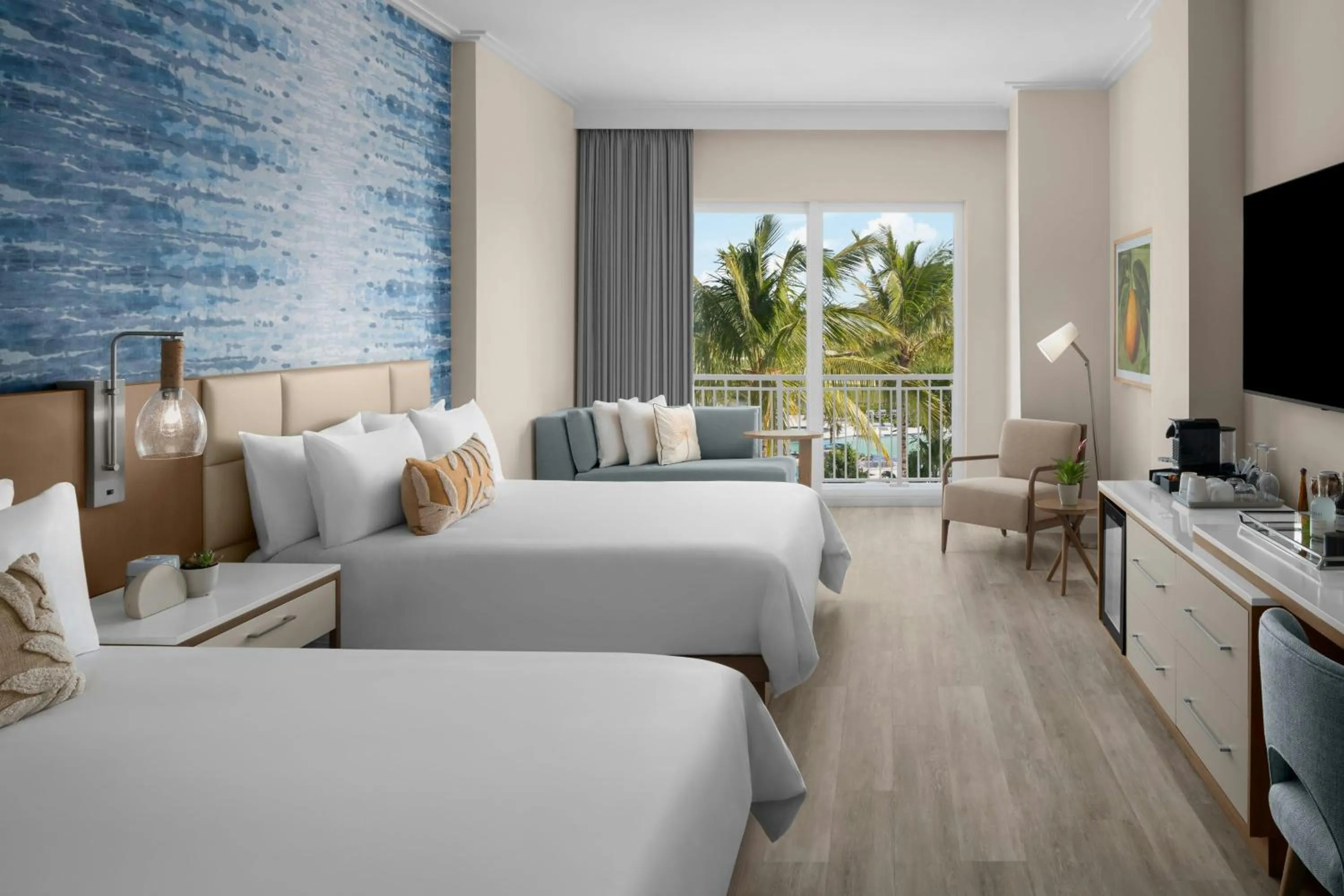 Swimming pool, Bed in The Belgrove Resort & Spa, West Palm Beach, Autograph Collection