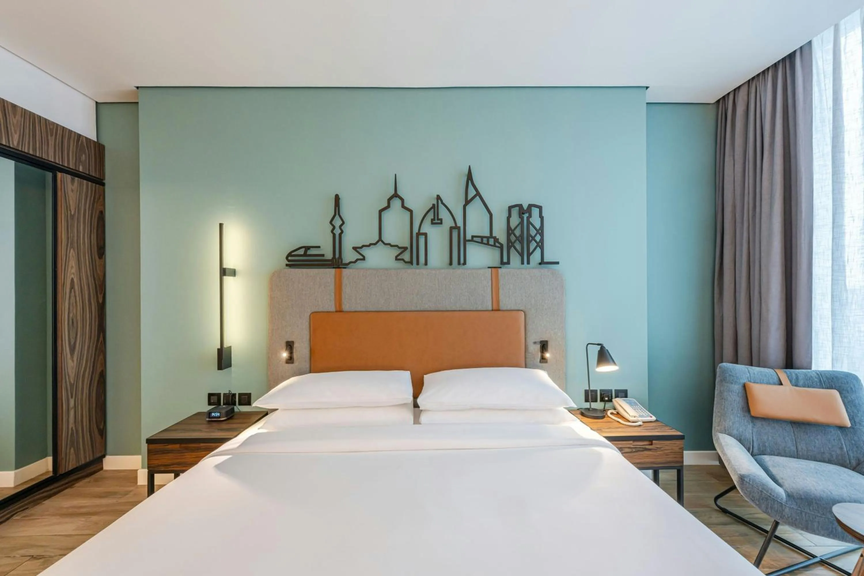 Photo of the whole room, Bed in Four Points by Sheraton King Abdulaziz Road