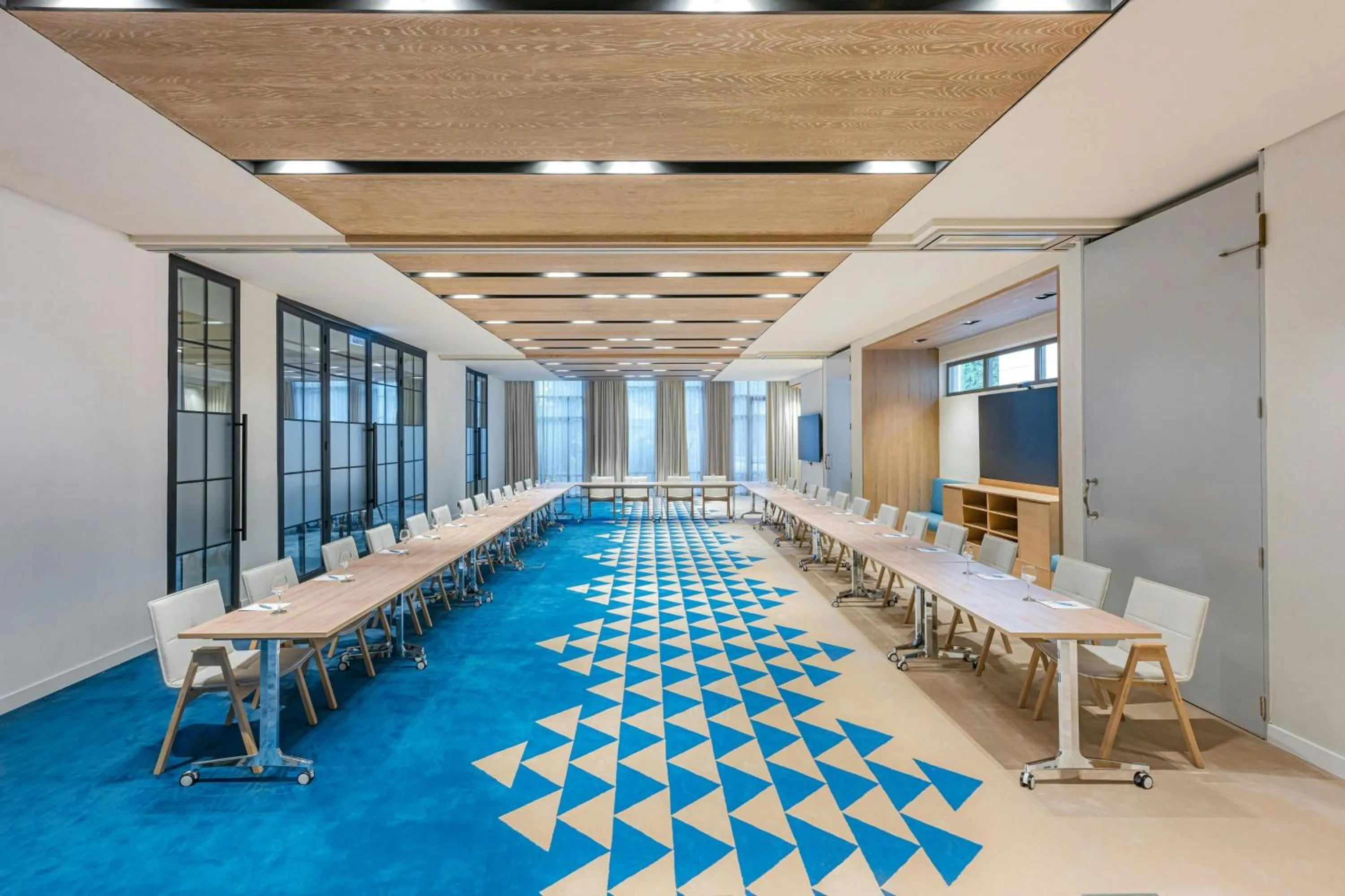 Meeting/conference room in Four Points by Sheraton King Abdulaziz Road