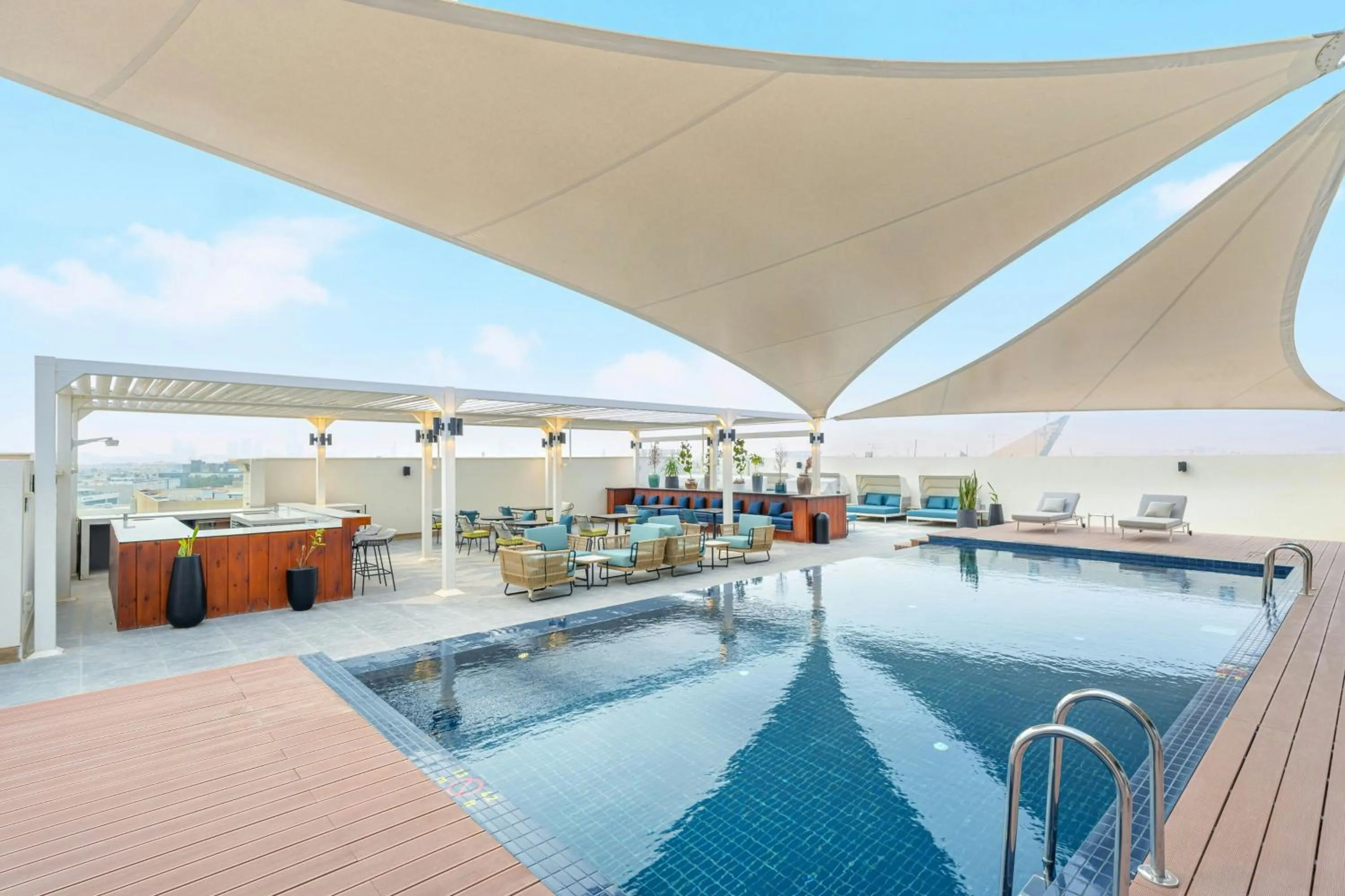 Swimming pool in Four Points by Sheraton King Abdulaziz Road