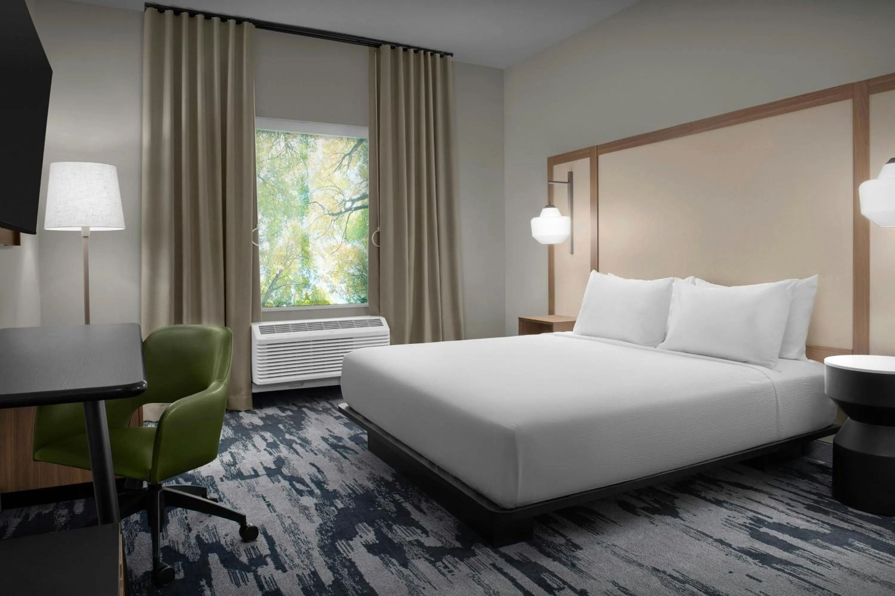 Photo of the whole room, Bed in Fairfield by Marriott Inn & Suites Paris