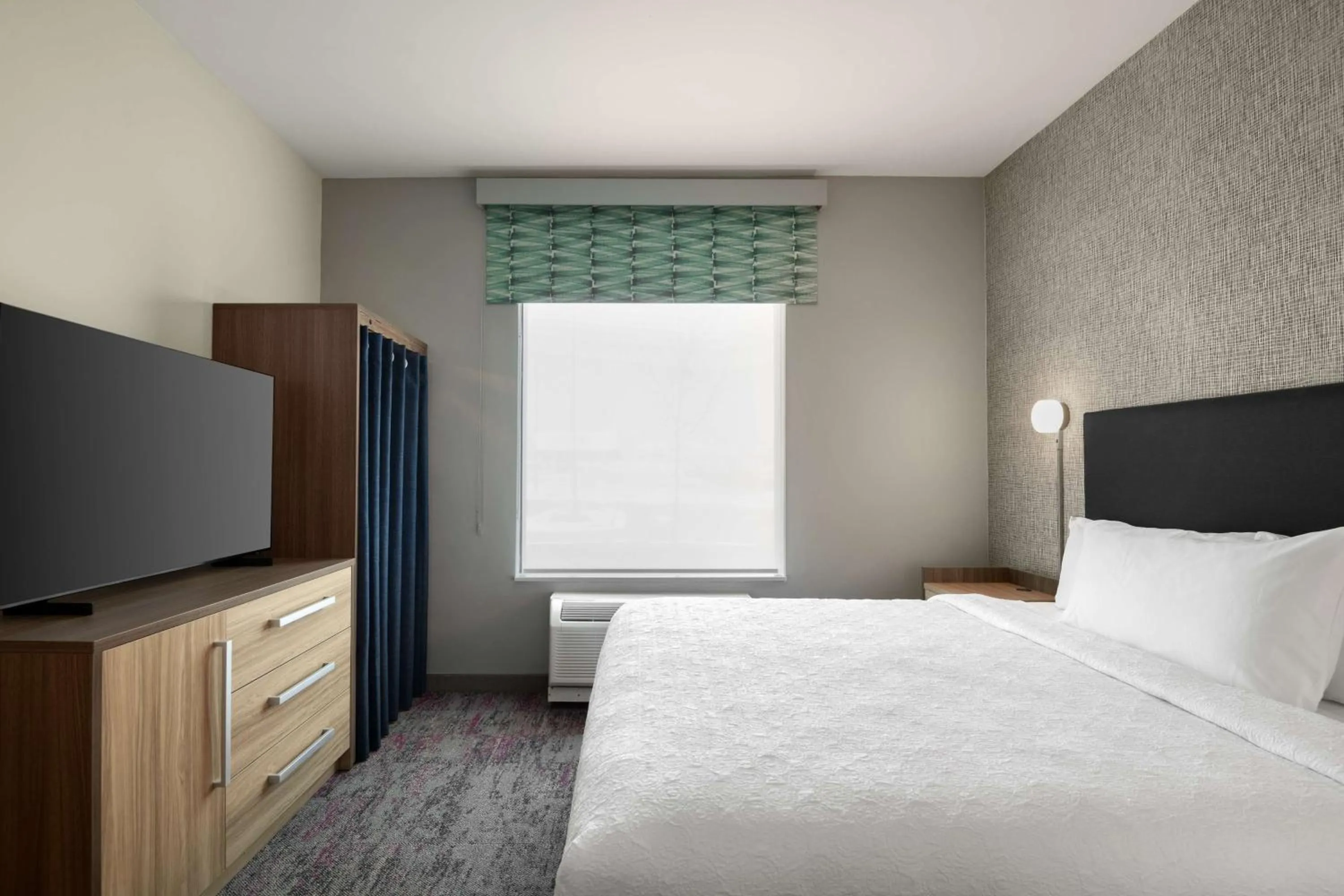 Bed in Home2 Suites By Hilton Conyers Atlanta