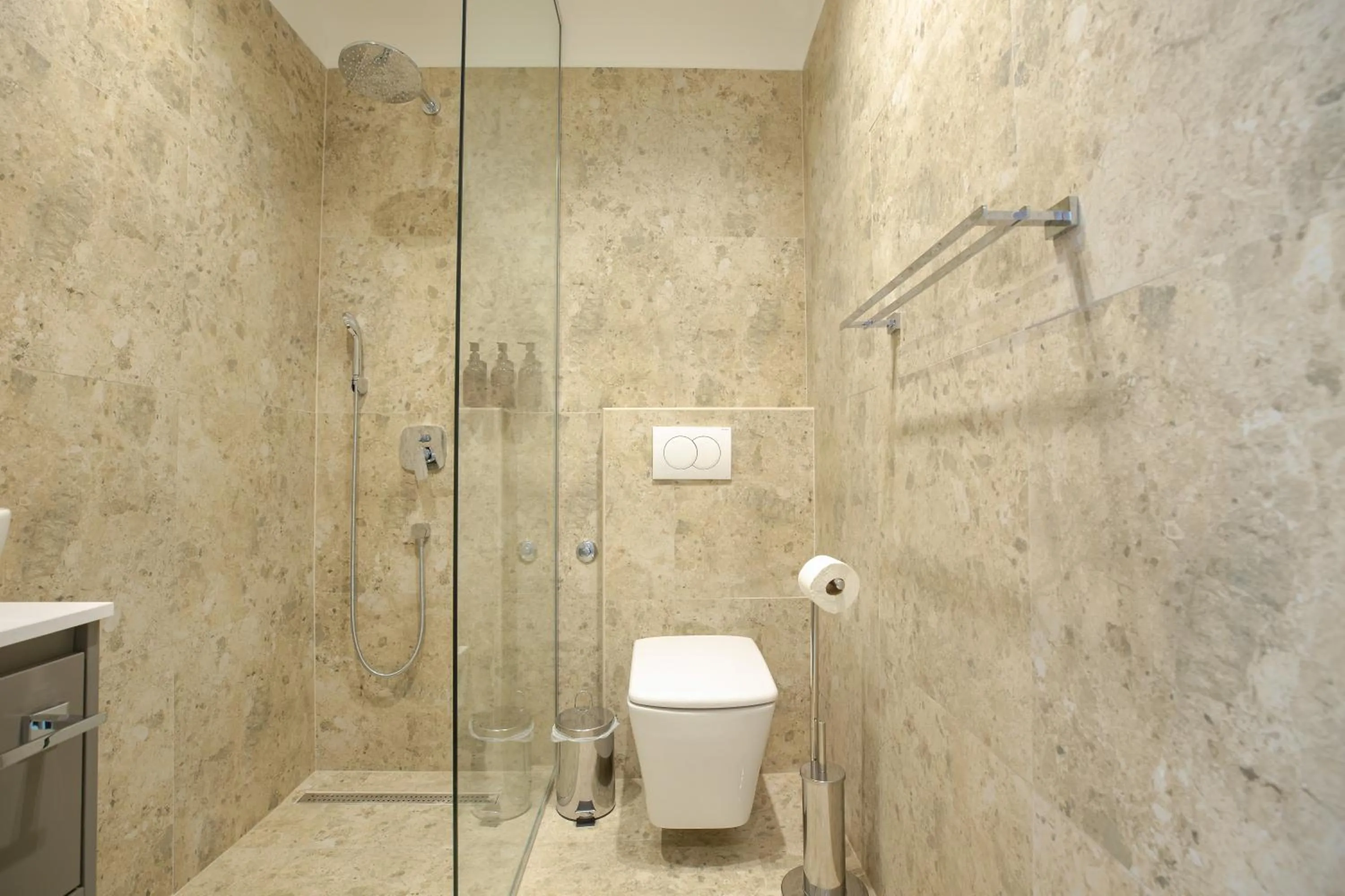 Shower in Simma Luxury Apartments & Rooms