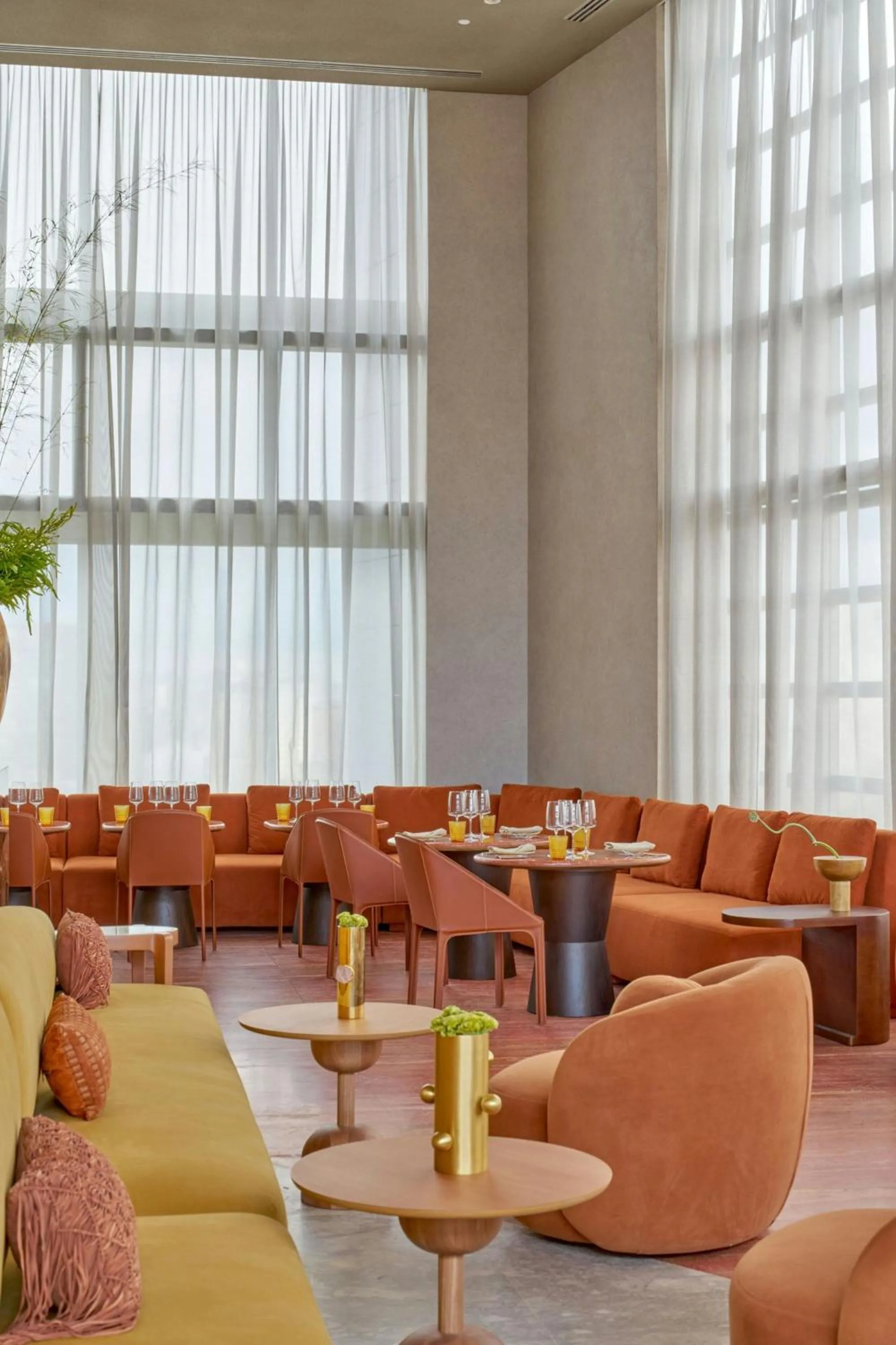 Restaurant/places to eat in W Sao Paulo