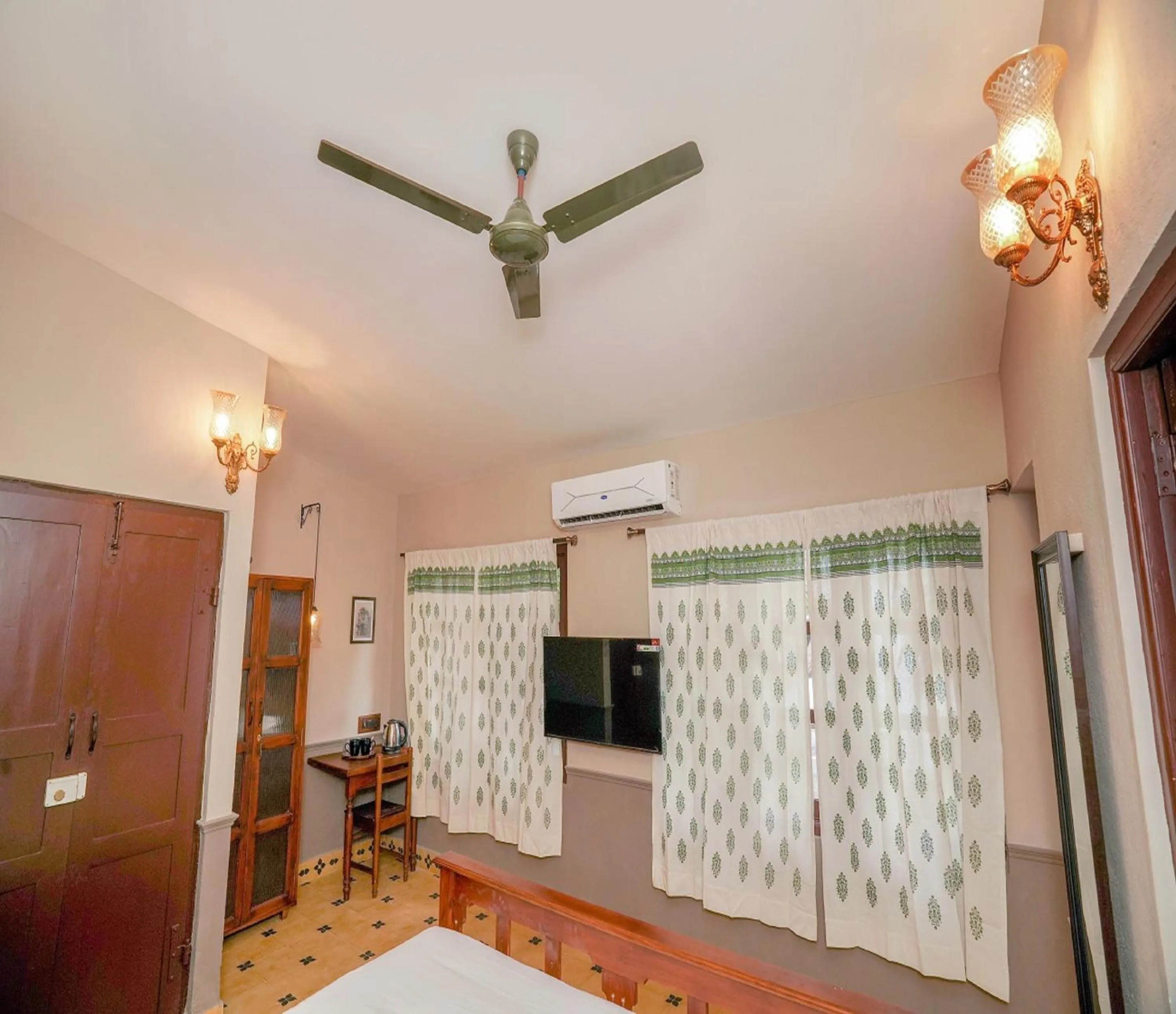 TV and multimedia in Heritage by DeFleur