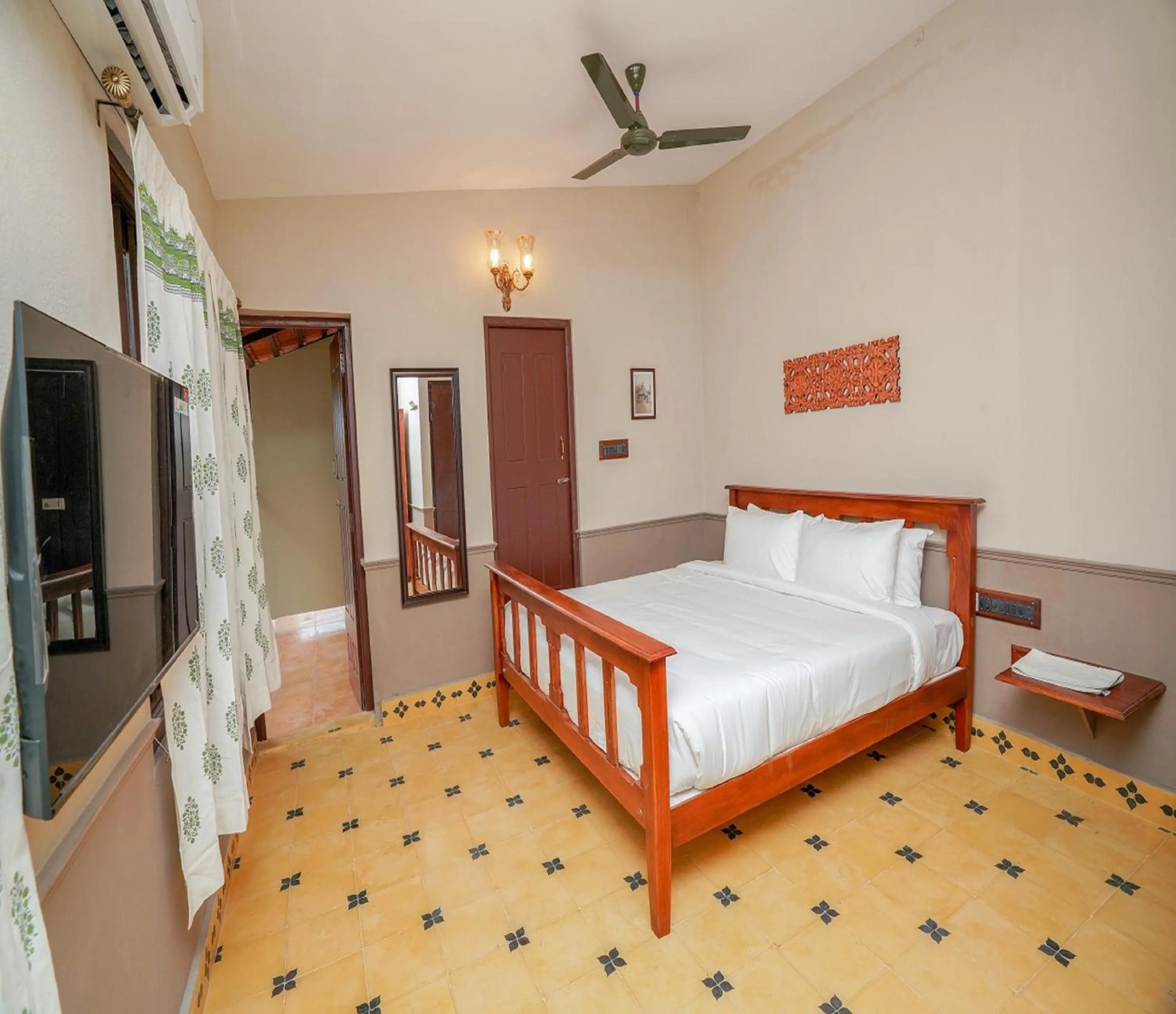 Bed in Heritage by DeFleur