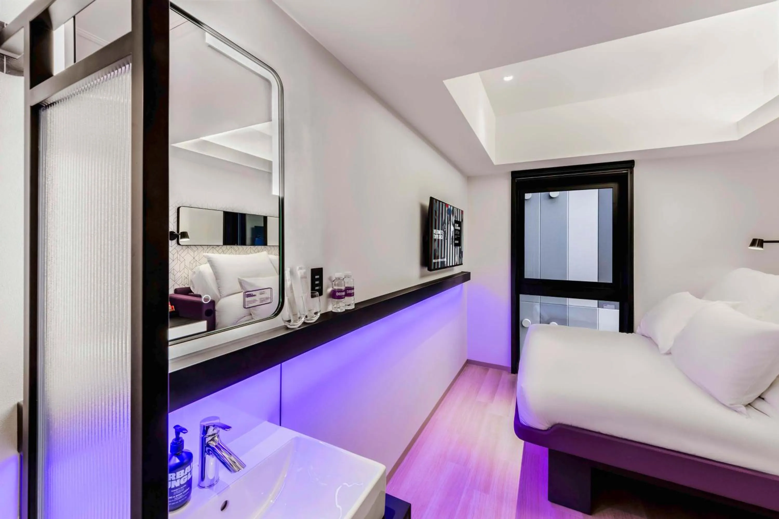 Bedroom, Bed in YOTEL Tokyo Ginza