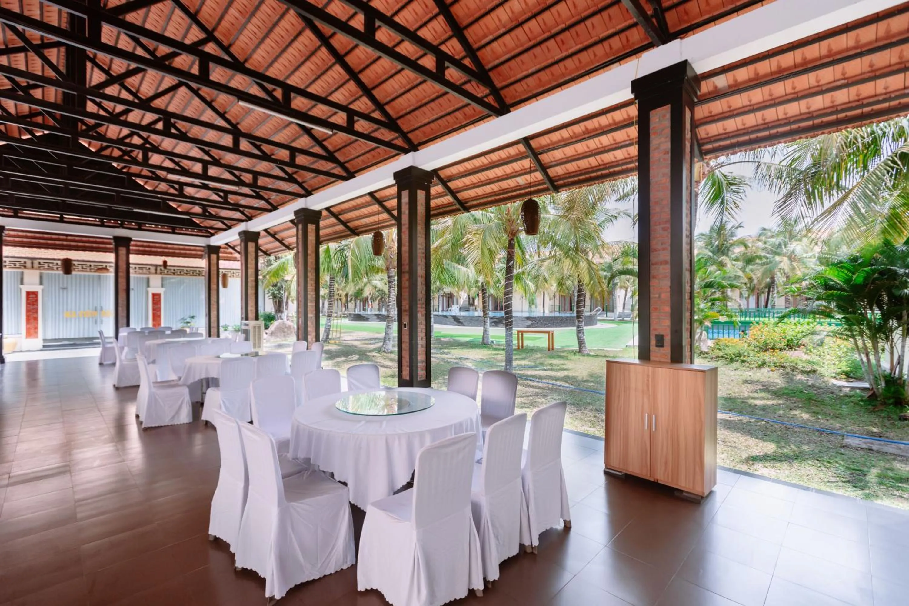 Restaurant/places to eat in Ha Tien Xua Hotel & Resort