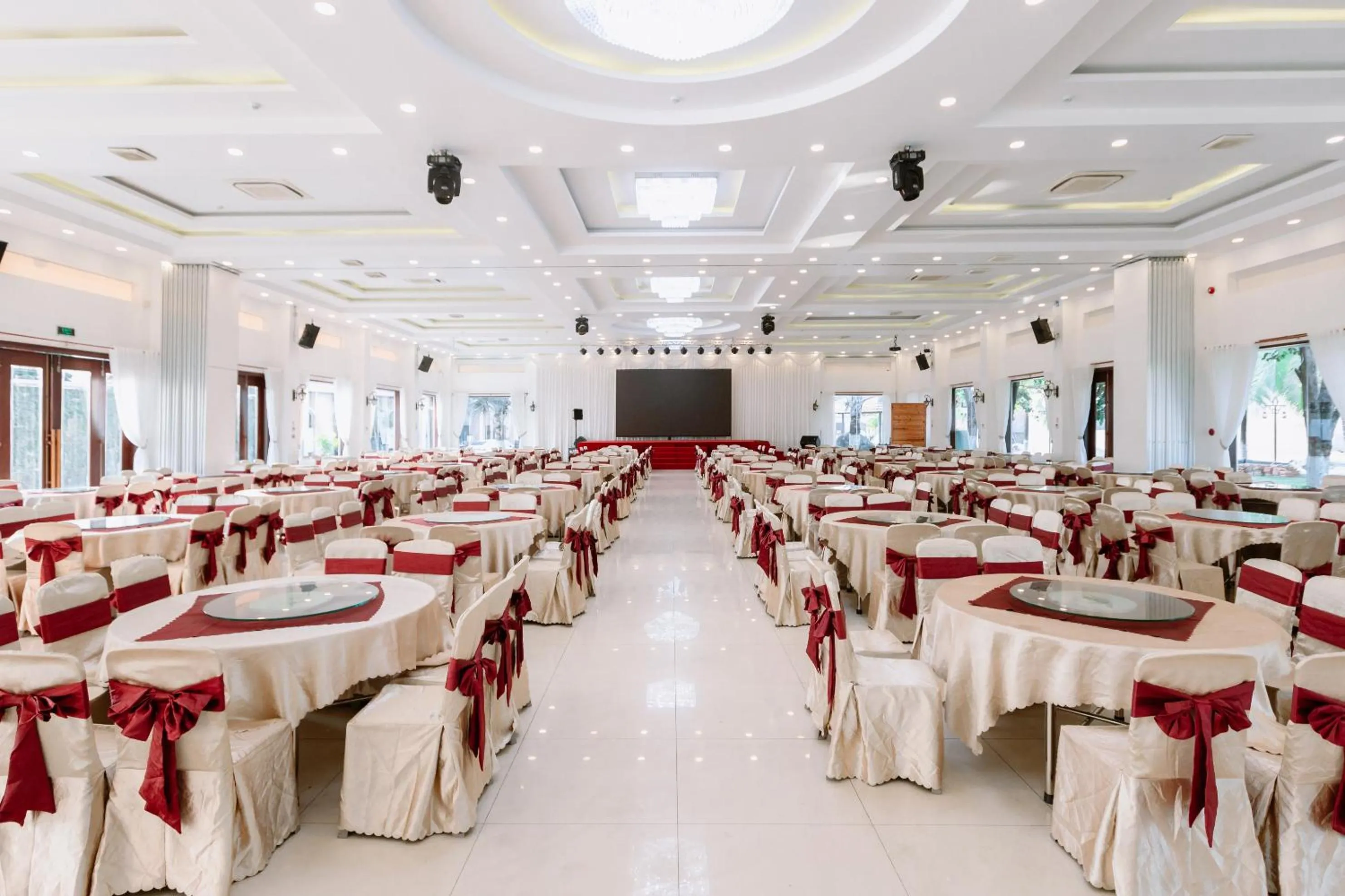 Business facilities in Ha Tien Xua Hotel & Resort