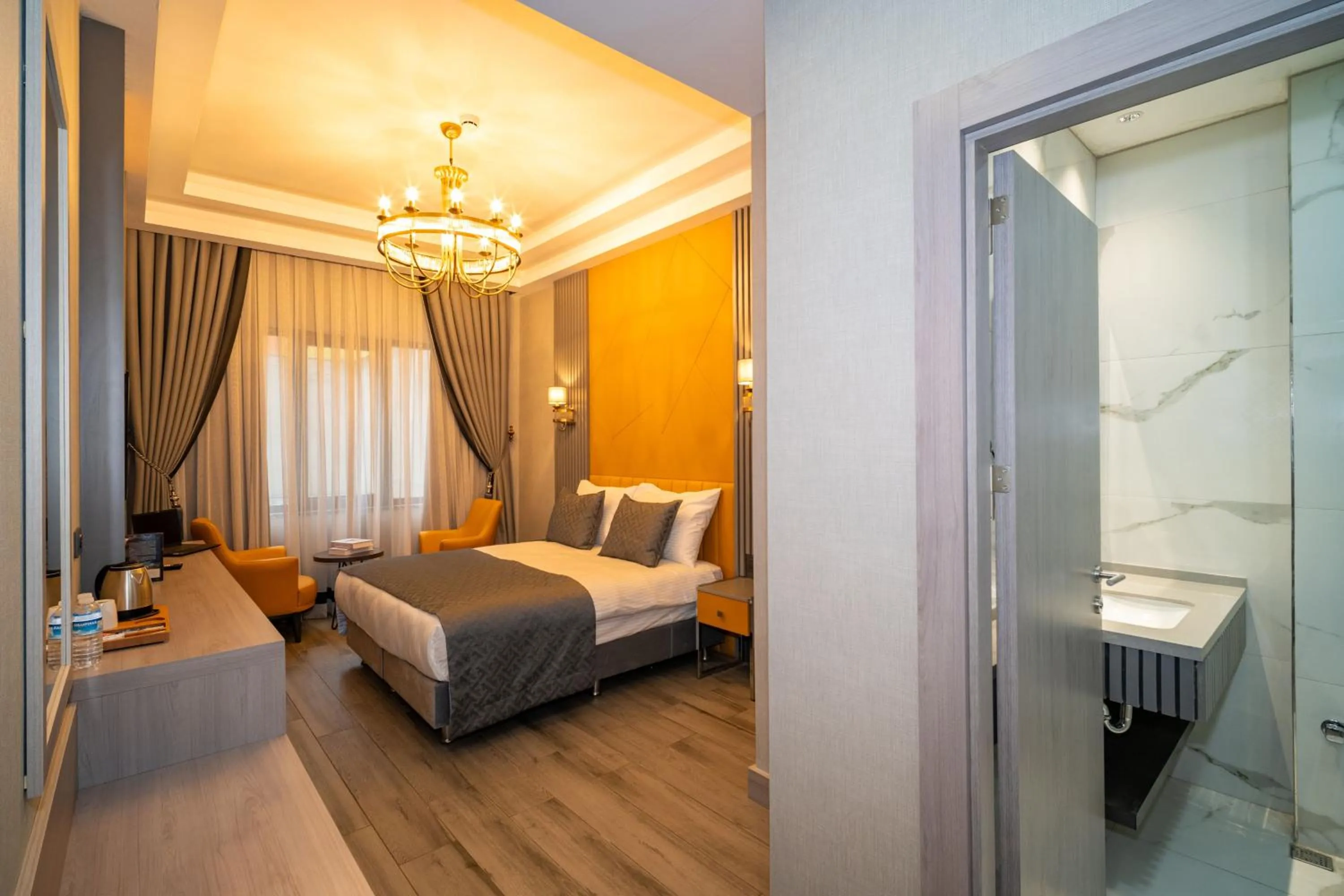 Photo of the whole room, Bed in Icon Hotel Bomonti