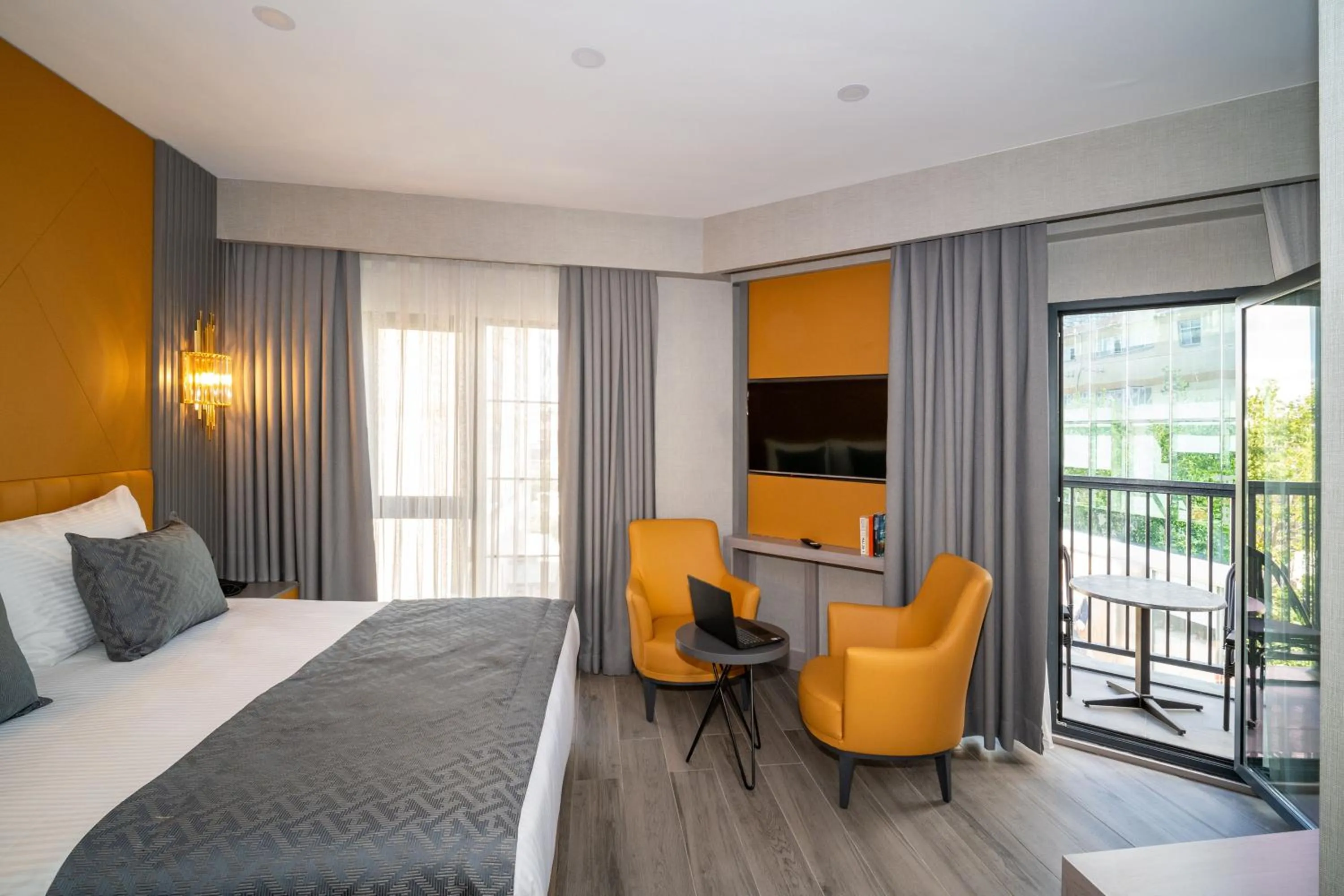 TV and multimedia, Bed in Icon Hotel Bomonti