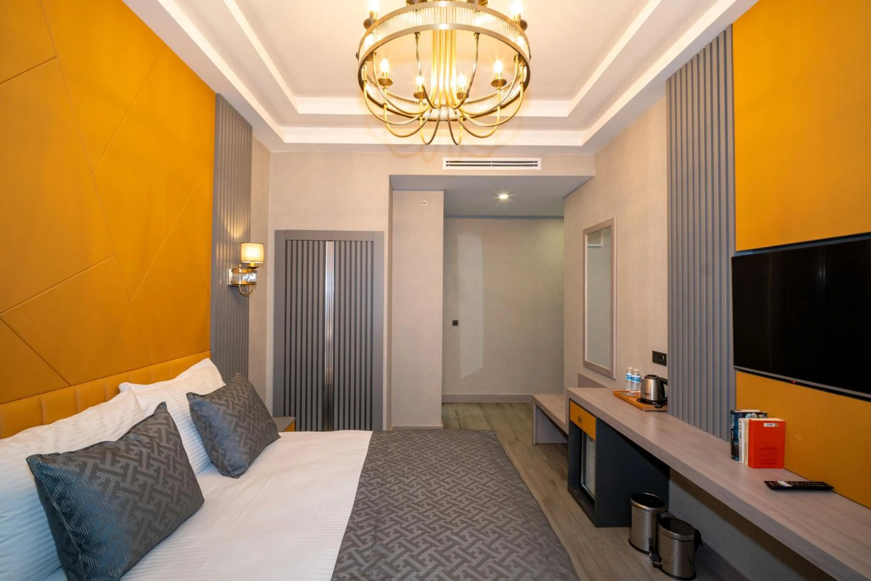 Coffee/tea facilities, Bed in Icon Hotel Bomonti