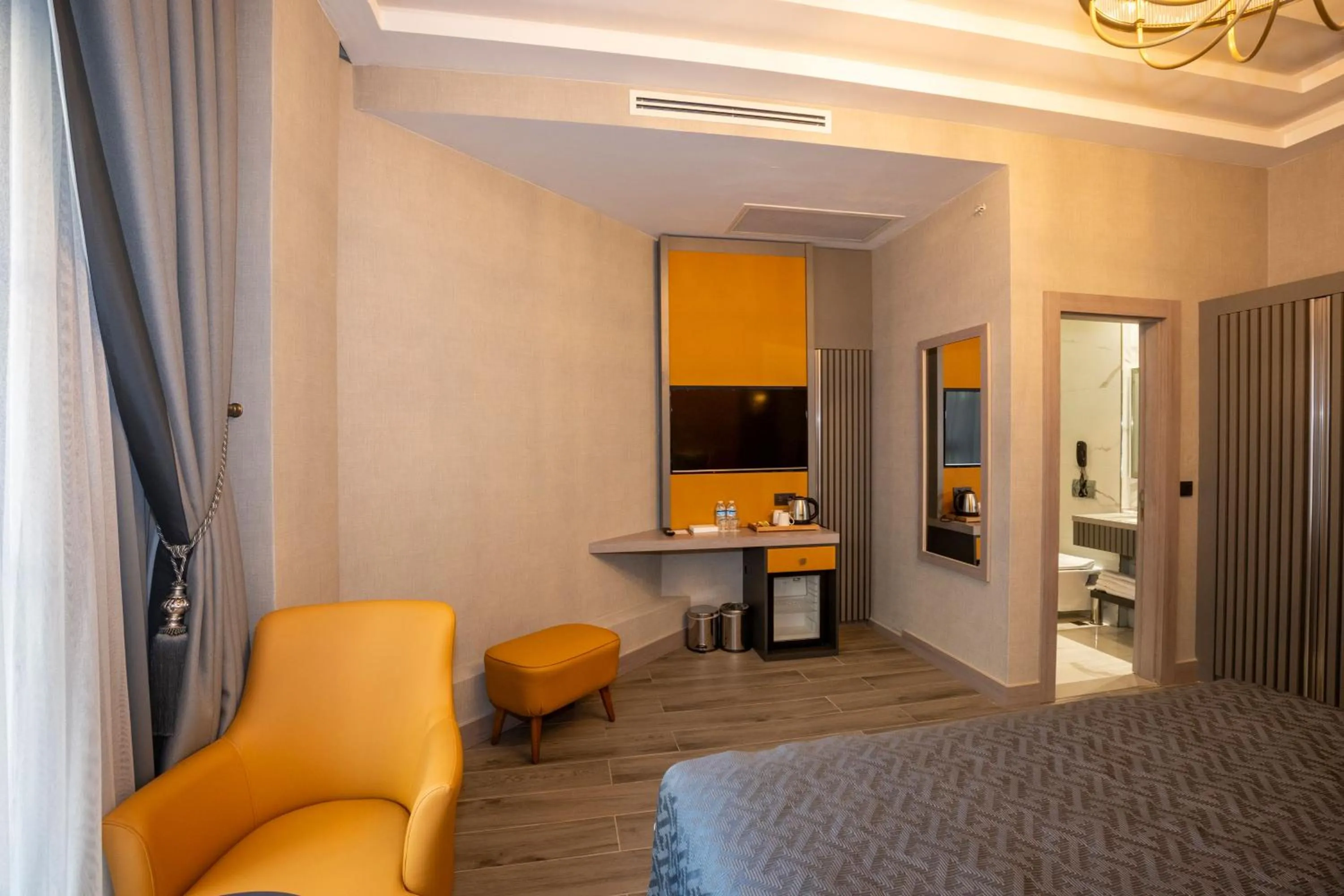 TV and multimedia, Bed in Icon Hotel Bomonti