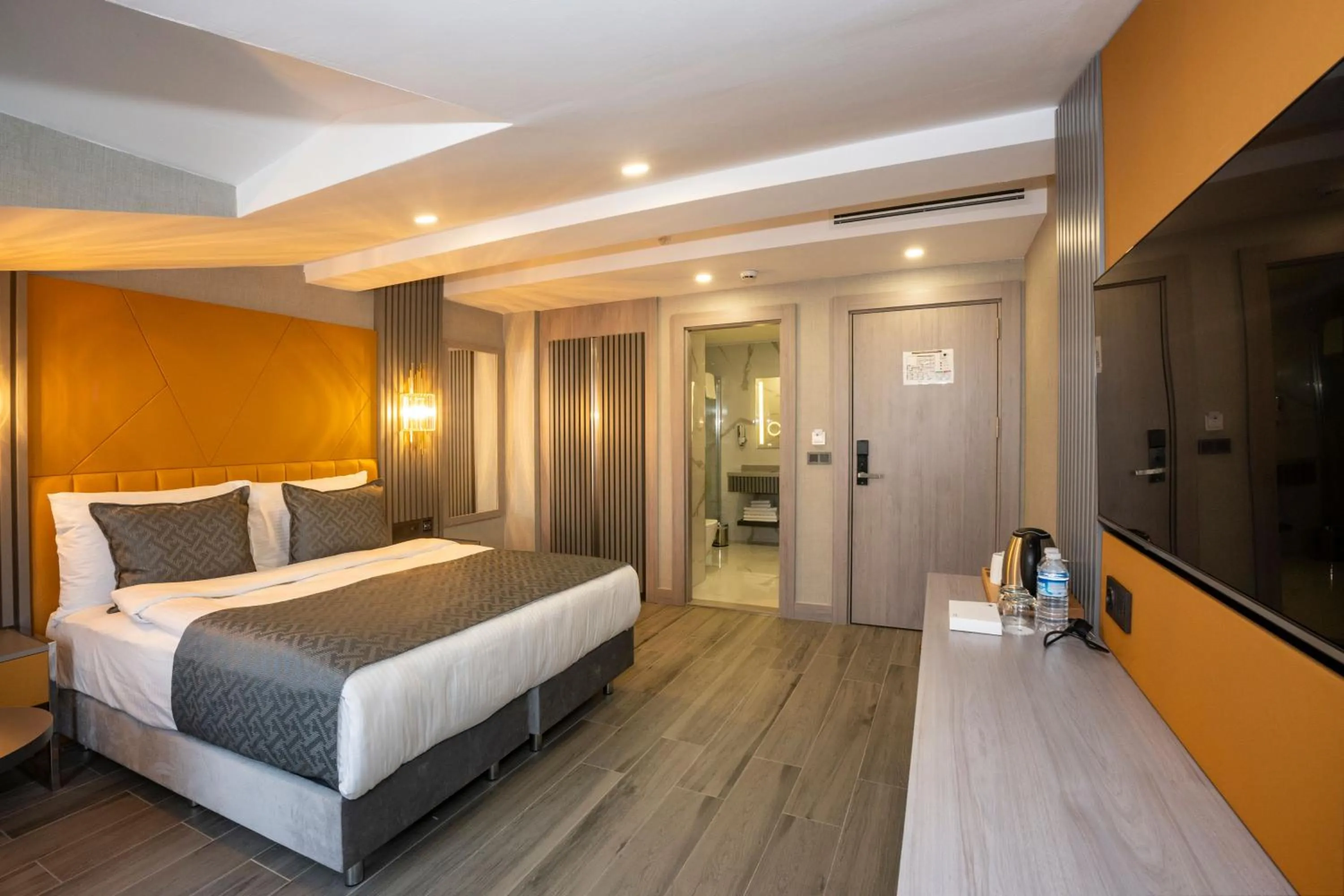 Coffee/tea facilities, Bed in Icon Hotel Bomonti